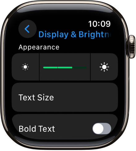 Настройките за Display & Brightness (Екран и яркост) на Apple Watch, с плъзгача Brightness (Яркост) в горния край и бутона Text size (Размер на текста) отдолу.