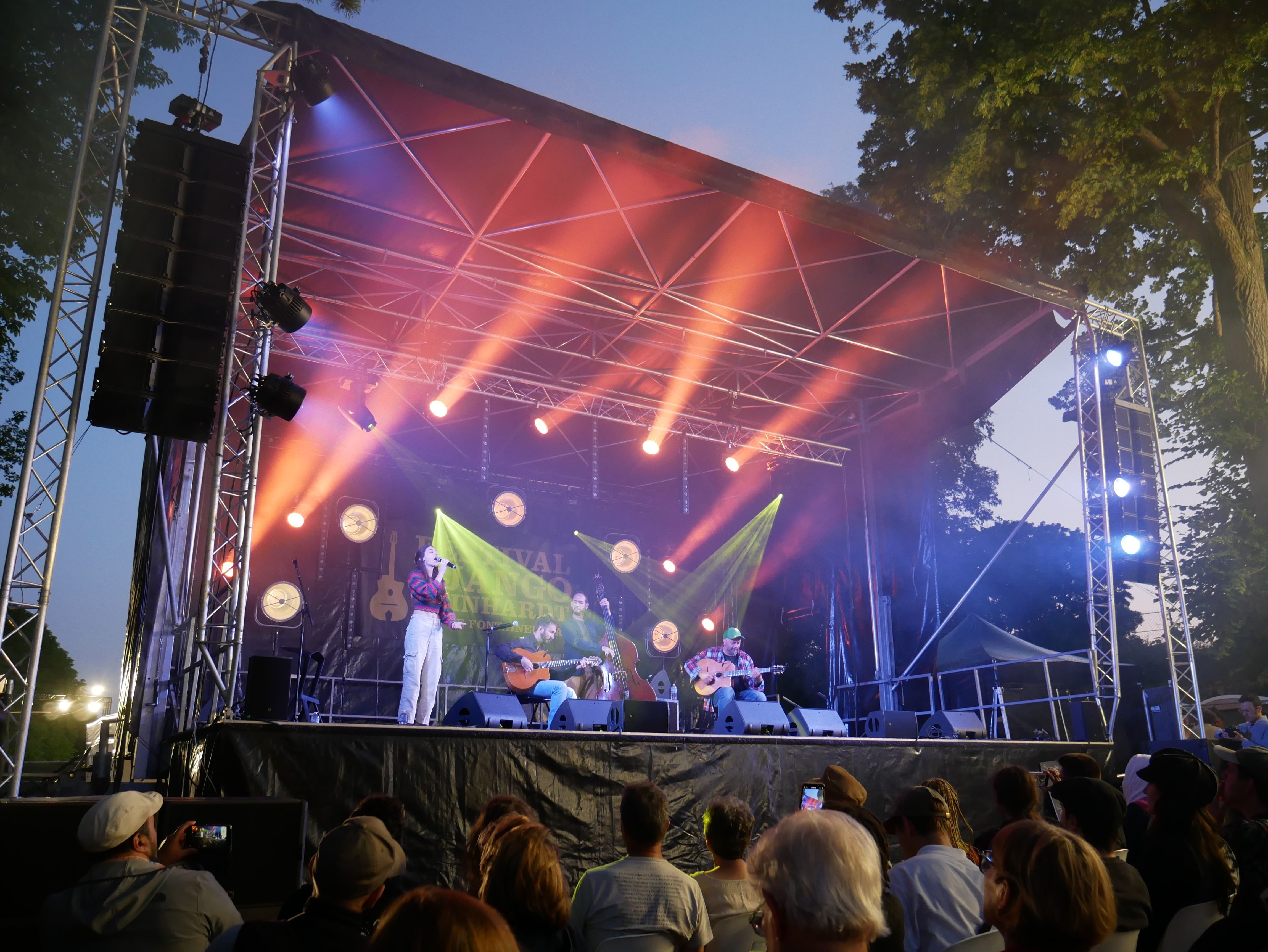 Fontainebleau, juin 2023. Le festival Django Reinhardt, traditionnellement un événement de jazz manouche, s’annonce plus éclectique en accueillant, entre le 27 et le 30 juin dans le parc du château, Rodrigo y Gabriela, Melody Gardot, Black Pumas ou encore Ibrahim Maalouf.