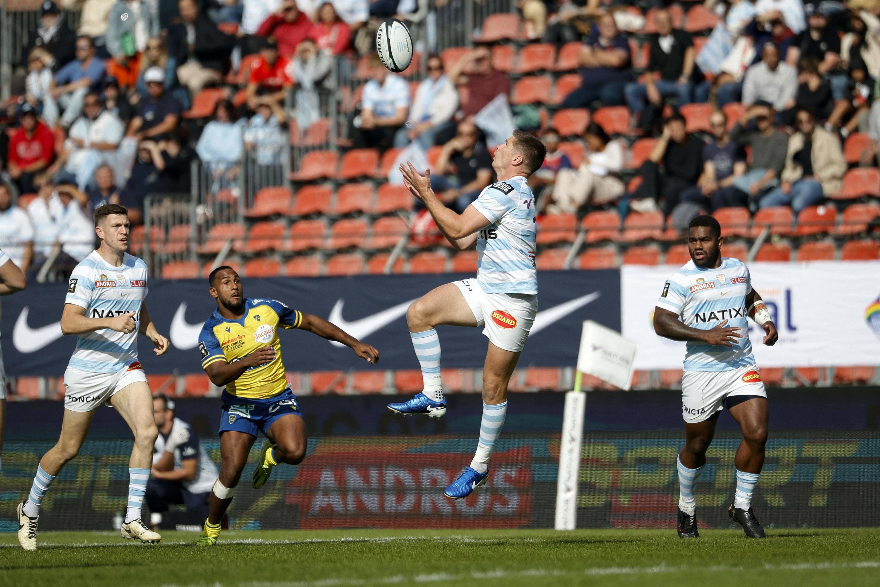 Le Racing s'est imposé contre Clermont à Créteil, devant des tribunes clairsemées. AFP/Geoffroy Van der Hasselt