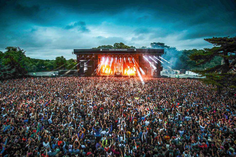 Cette année, le Festival Beauregard, près de Caen, a misé sur une journée avec David Guetta en tête d’affiche unique pour amortir ses coûts. MaxPPP/Damien Deslandes