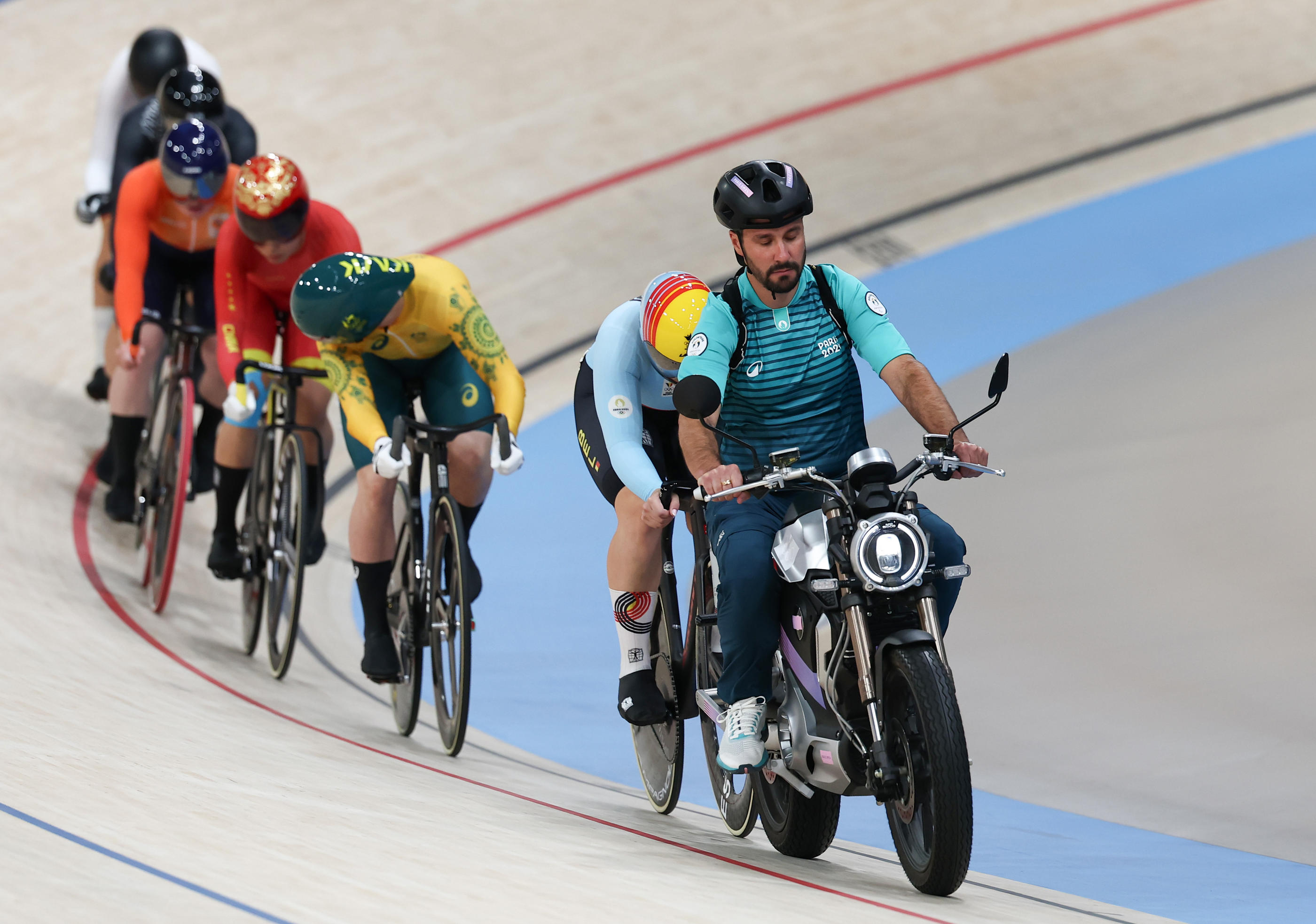 Les épreuves de Keirin, en cyclisme sur piste, démarrent toujours par un convoi mené par une moto. Icon sport/Jan Woitas