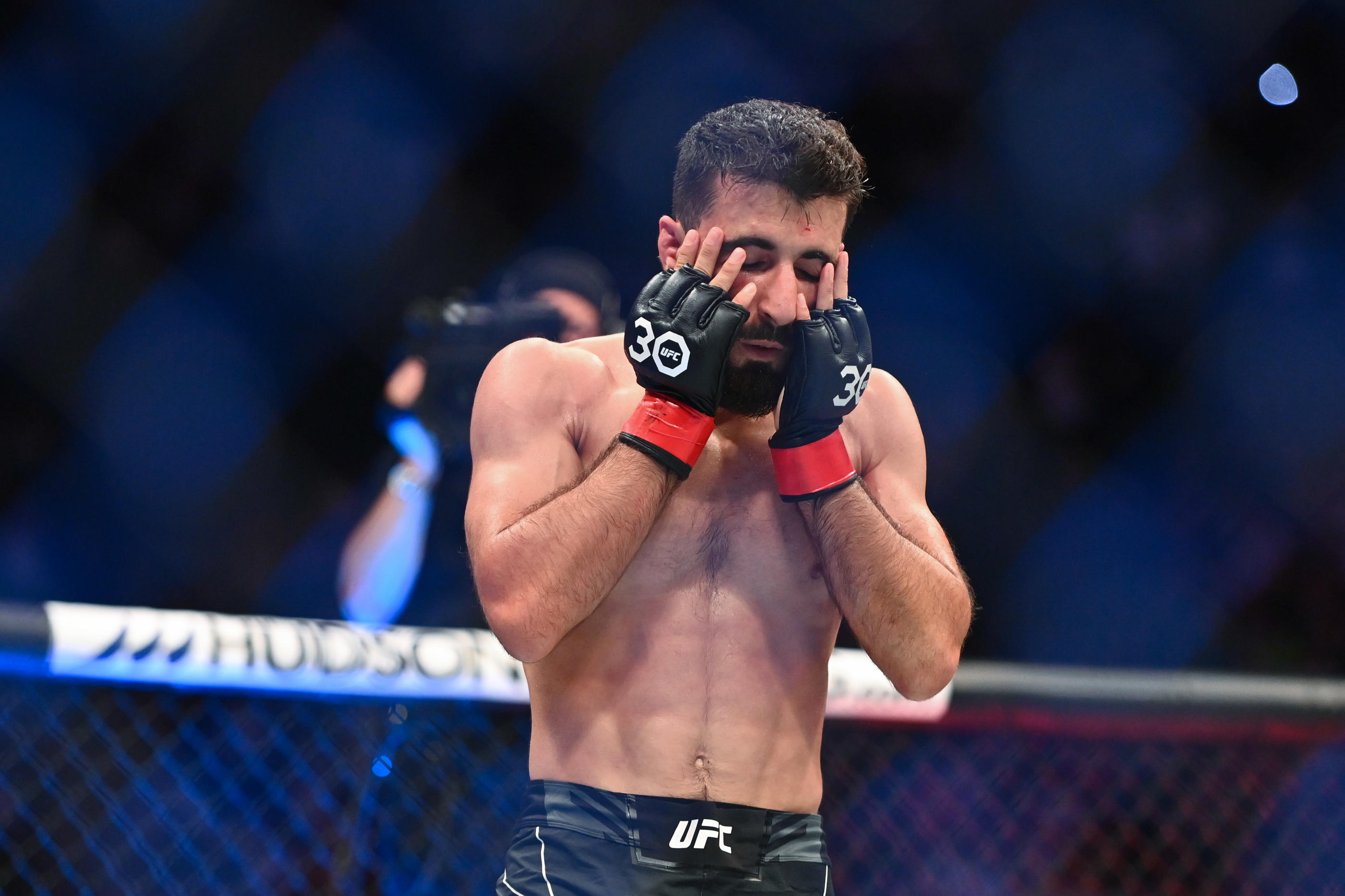 Le combatant de MMA afghan Farid Basharat pendant l'UFC Fight Night Paris, le 2 septembre 2023. Anthony Dibon/Icon Sport