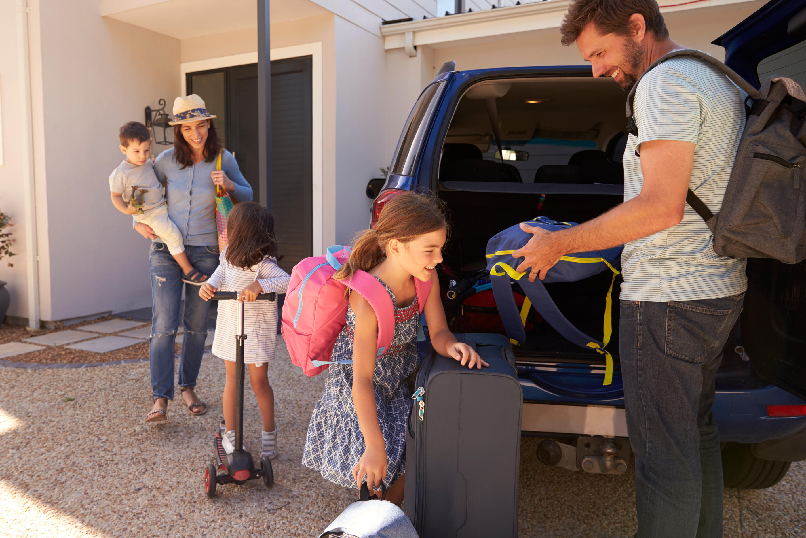 «Ces premières vacances ne sont pas anodines, mais il ne faut pas tout baser là-dessus», prévient Anne-Laure Vierne, coach familiale spécialisée dans l’accompagnement des familles recomposées. Getty/MonkeyBusinessImages