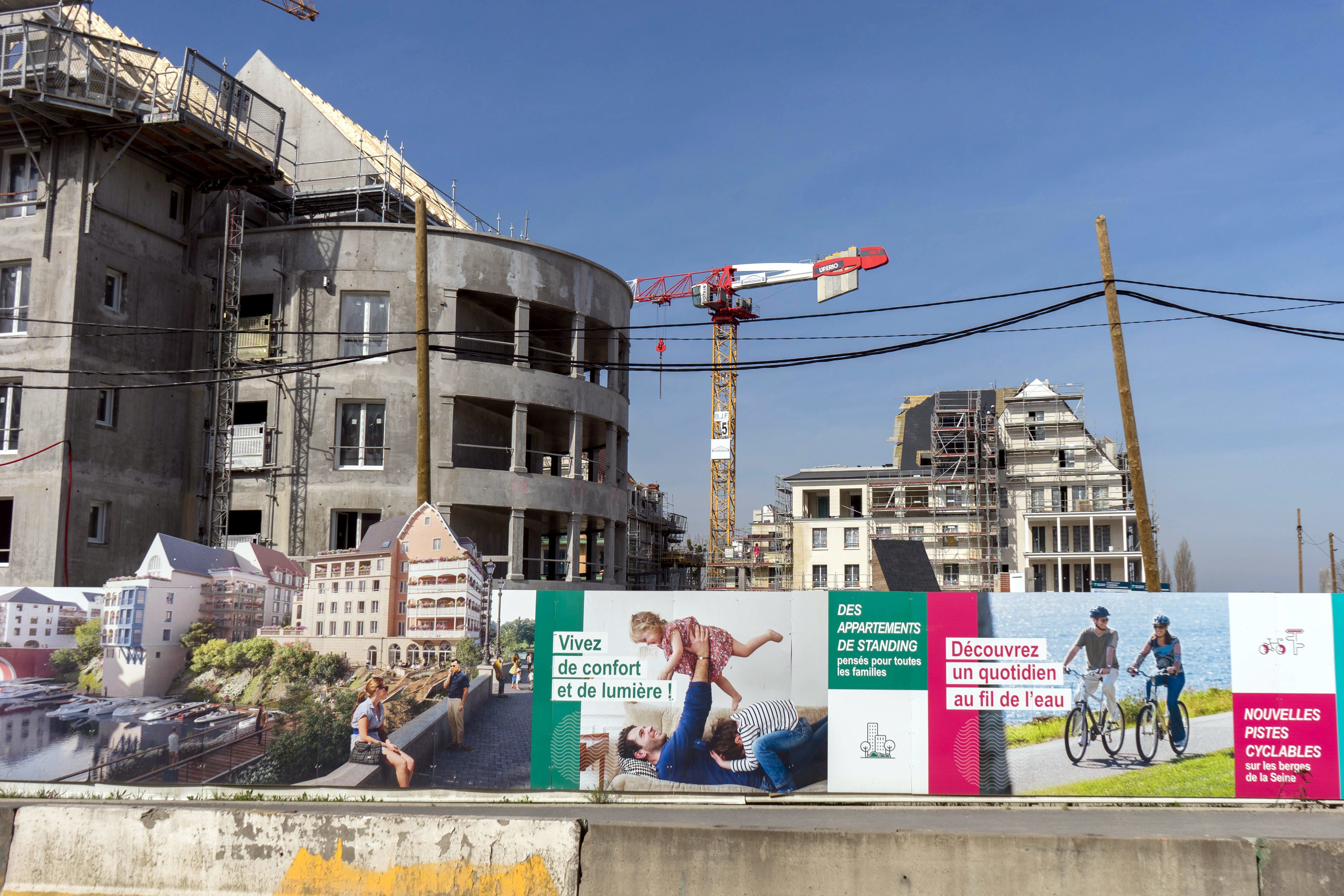 La France n'a jamais produit aussi peu de logements neufs. Et la situation n'est pas prêt de changer (ici un chantier de construction de la marina Seine Parisii  dans le Val d'Oise). Bruno Levesque / IP3 Cormeilles en Parisis. Mars 2024. Photo via MaxPPP