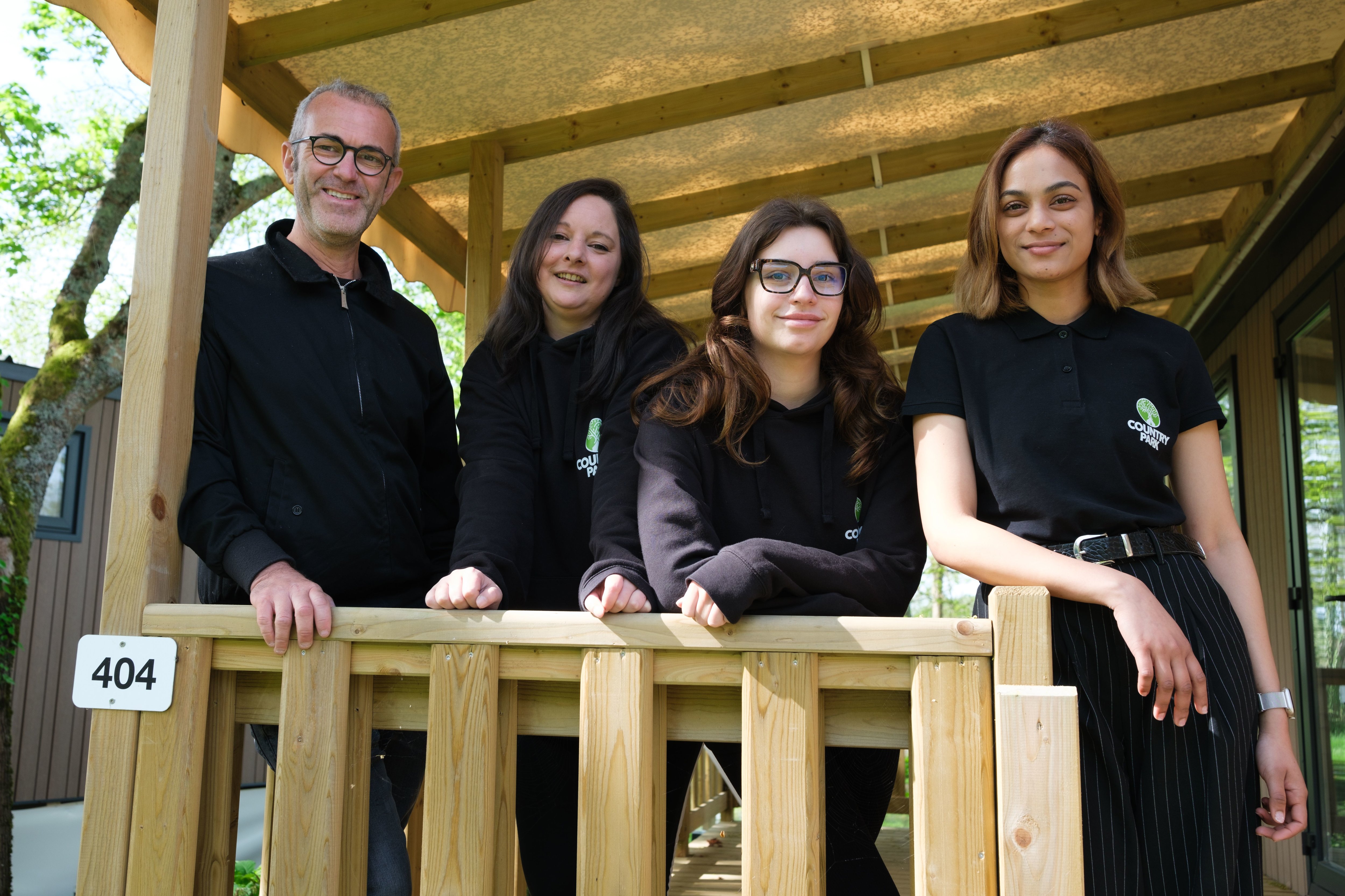 Crécy-la-Chapelle (Seine-et-Marne), le 12 avril. Les réservations au camping Country Park, géré par Philippe Wawer (ici avec son équipe), ont afflué dès mai 2023. LP/Amélie Dibon