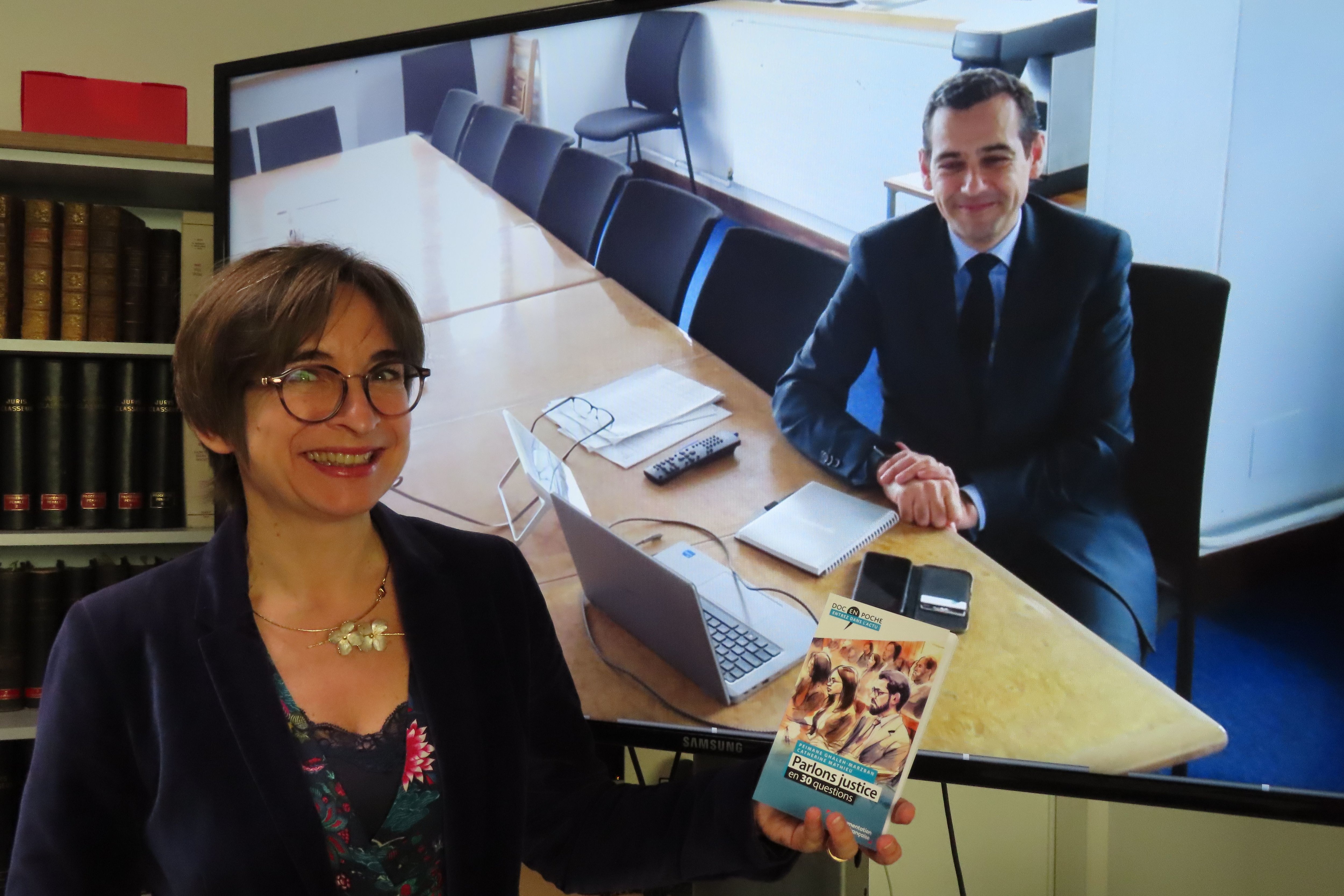 Meaux, mercredi 5 juin 2024 : Catherine Mathieu (à gauche), la présidente du tribunal judiciaire de Meaux, et Peimane Ghaleh-Marzban, le président du tribunal judiciaire de Bobigny, ont rédigé un ouvrage synthétique en répondant à 30 questions essentielles sur la justice.