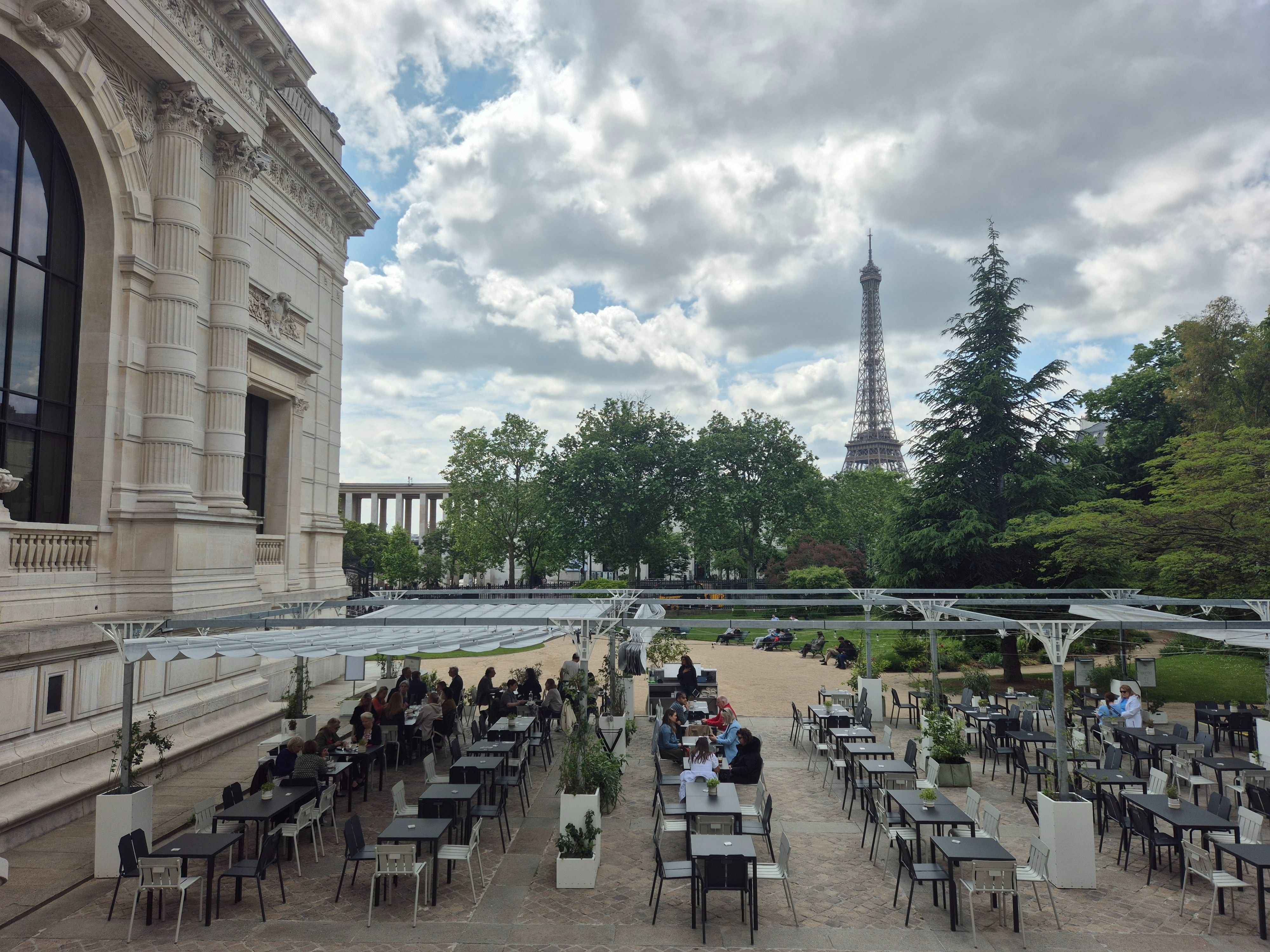 Dans le jardin du Palais Galliera, face au Trocadéro, Les Petites Mains, une table estivale éphémère est dirigée cette année par un chef australien, Jared Phillips. LP/Maxime Ducher