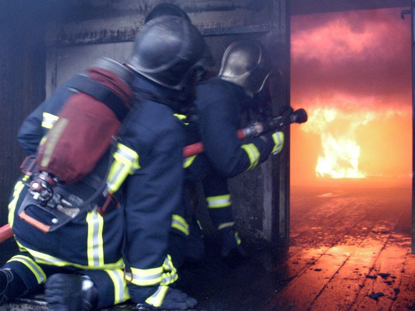 Illustration. Cinquante-huit sapeurs-pompiers ont été engagés sur l'incendie d'une entreprise de Montereau-sur-le-Jard, tout près du site où venait de se terminer la première journée du meeting aérien Air Legend. /DR