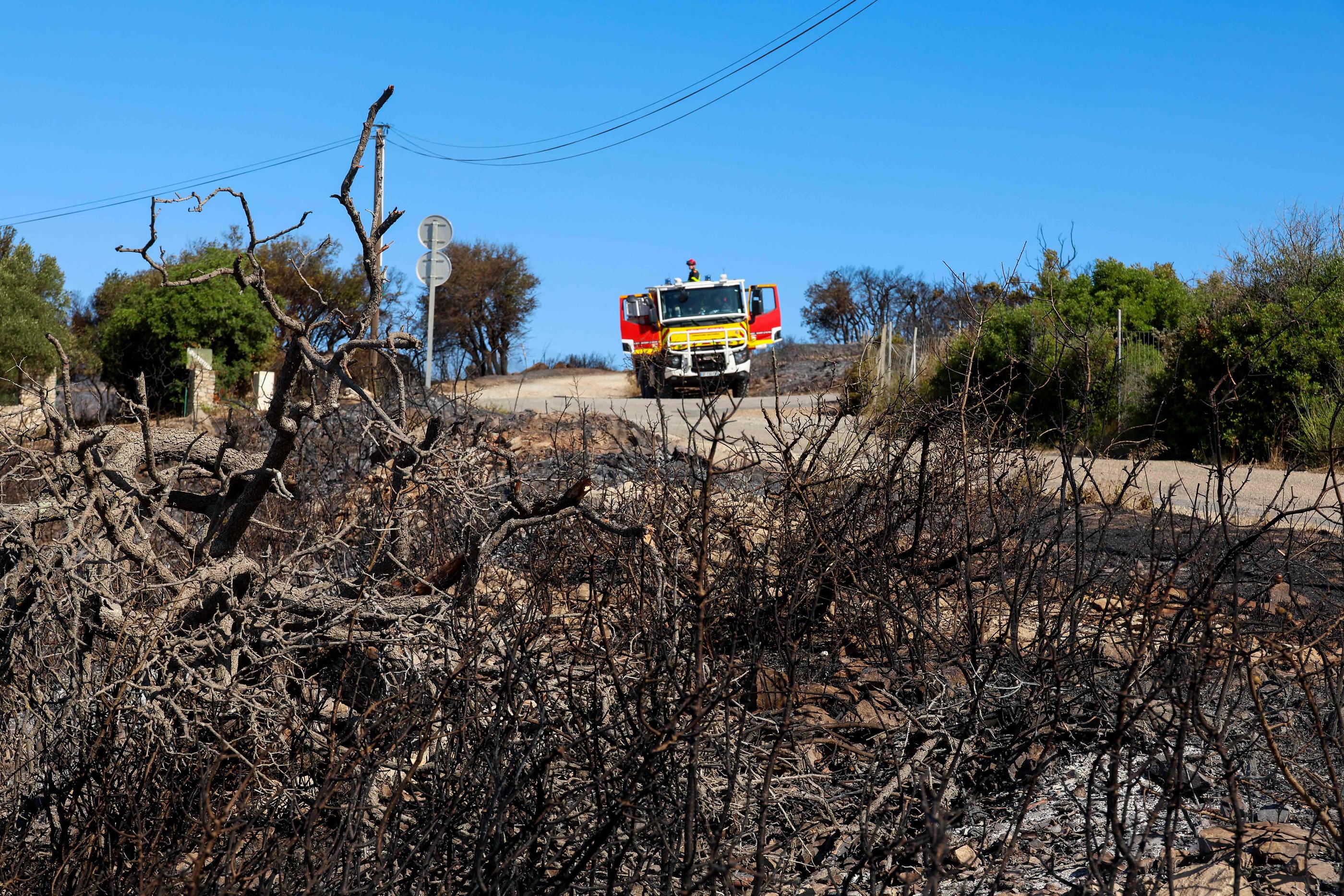 « D’importants moyens terrestres et aériens » ont été déployés, dont notamment 150 pompiers de l’Hérault et de l’Aude. AFP/Pascal Guyot