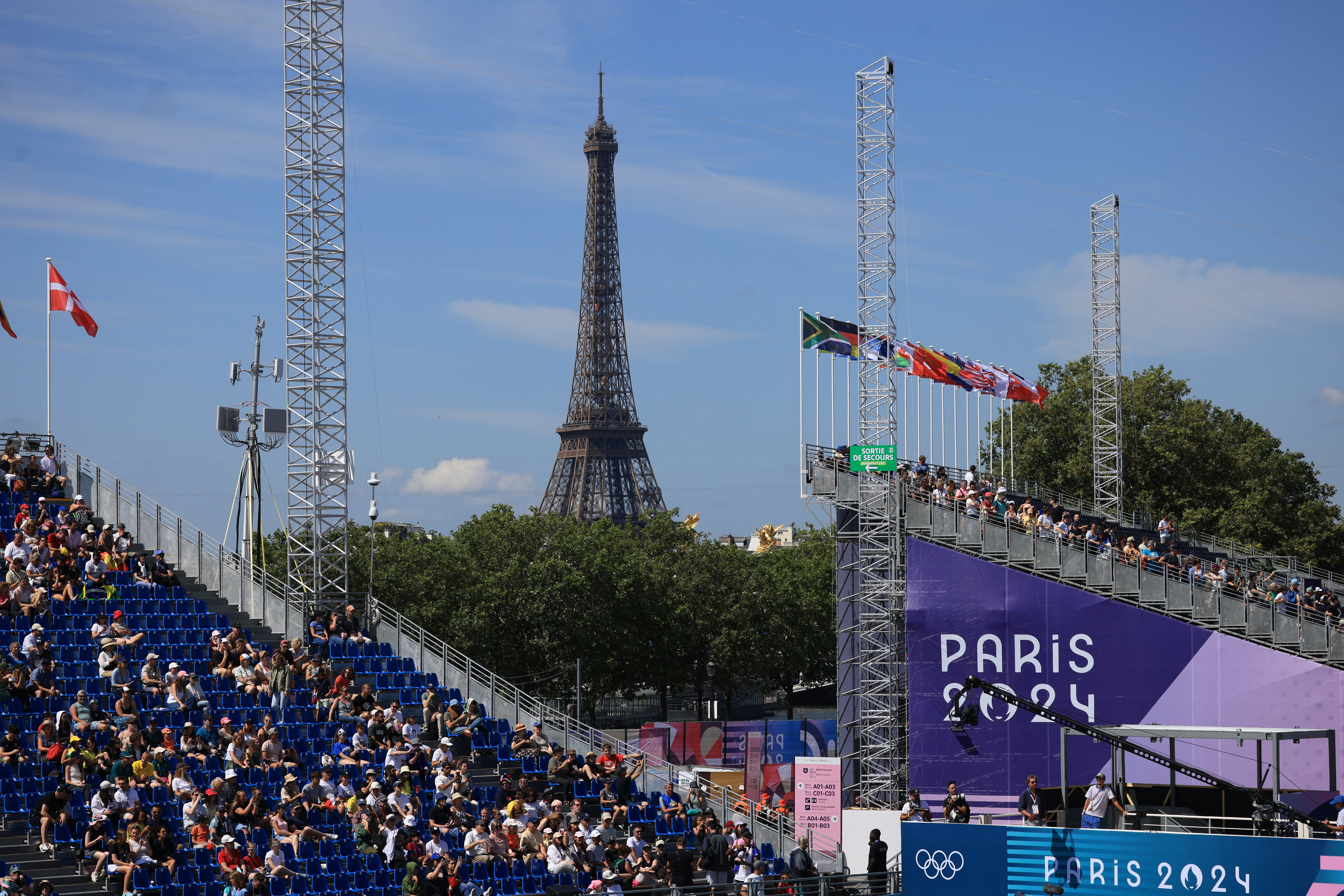 Les Jeux olympiques de Paris offrent des cadres exceptionnels aux spectateurs venus dans la capitale assister aux épreuves, comme ici à la Concorde pour le skate. LP / Olivier Arandel