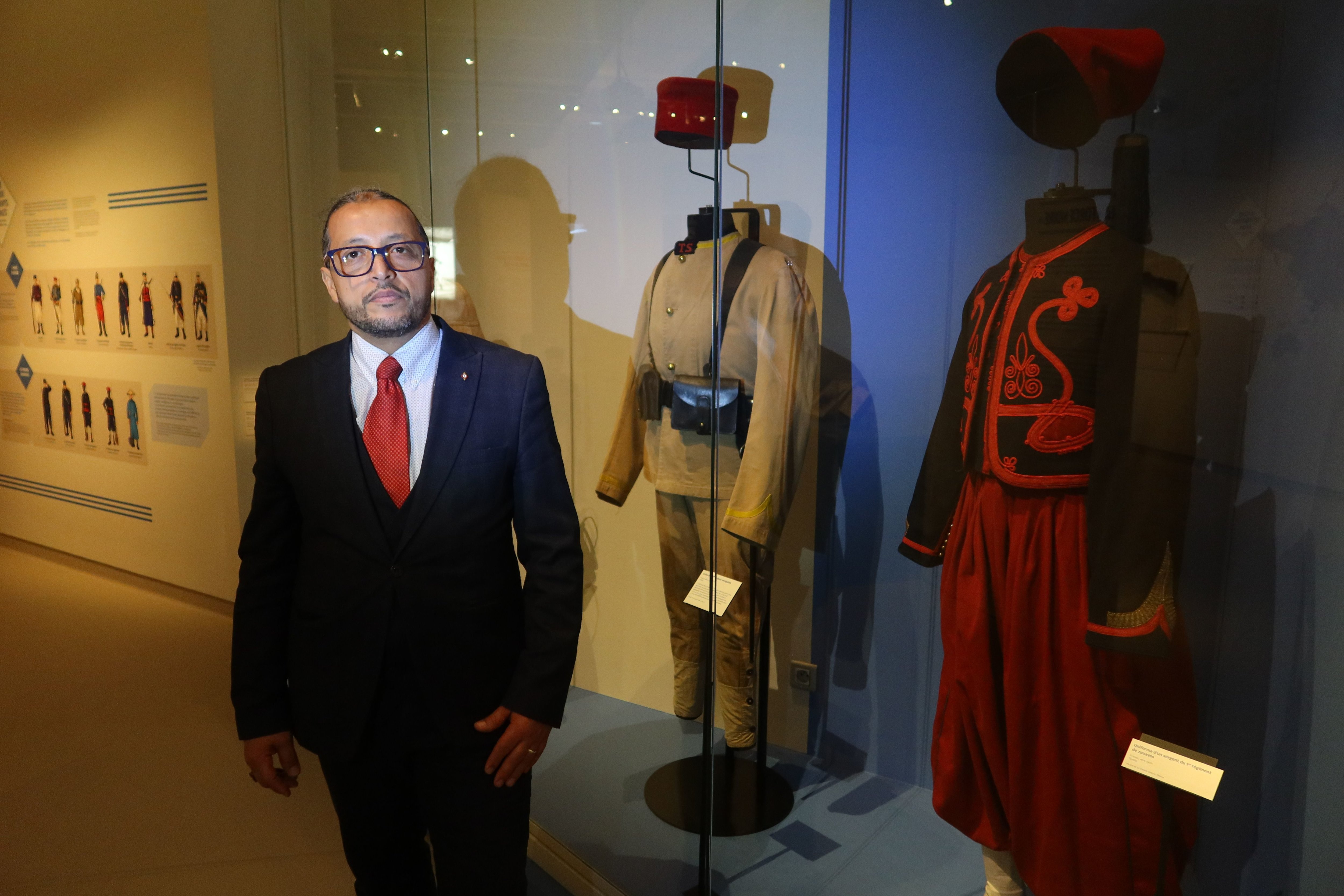 Meaux (Seine-et-Marne), le 24 avril 2024. Youssef Idrissi, reconstituteur amateur, porte dans les commémorations l'uniforme de la Brigade marocaine. Il nous a guidé dans l'exposition consacrée aux soldats coloniaux pendant la Première Guerre mondiale. LP/Sébastien Roselé