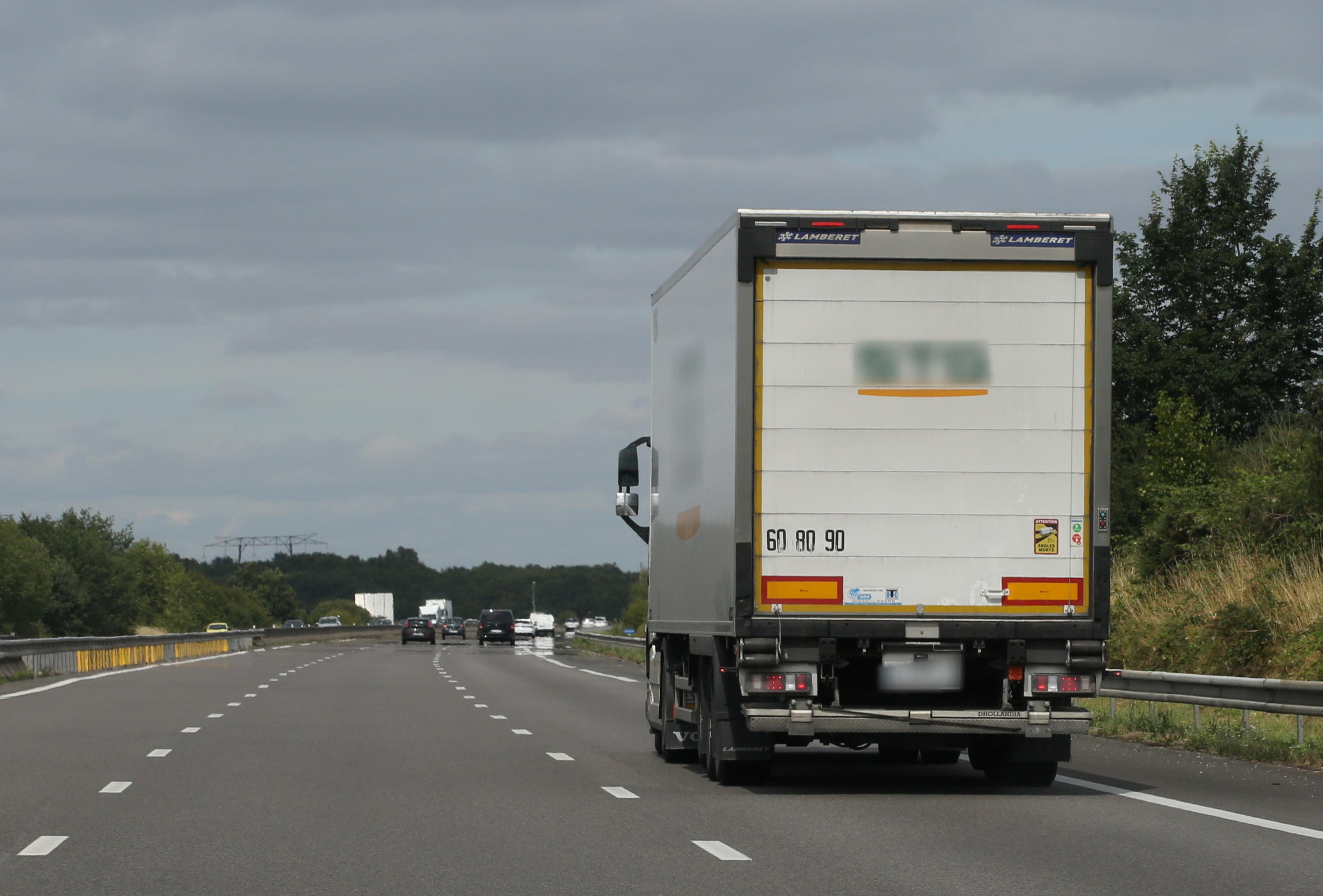 De nombreux routiers empruntent l'autoroute A35, qui traverse l'Alsace du nord au sud, pour éviter une écotaxe poids lourds en vigueur de l'autre côté de la frontière, en Allemagne. (Illustration) LP/Aurélie Audureau.