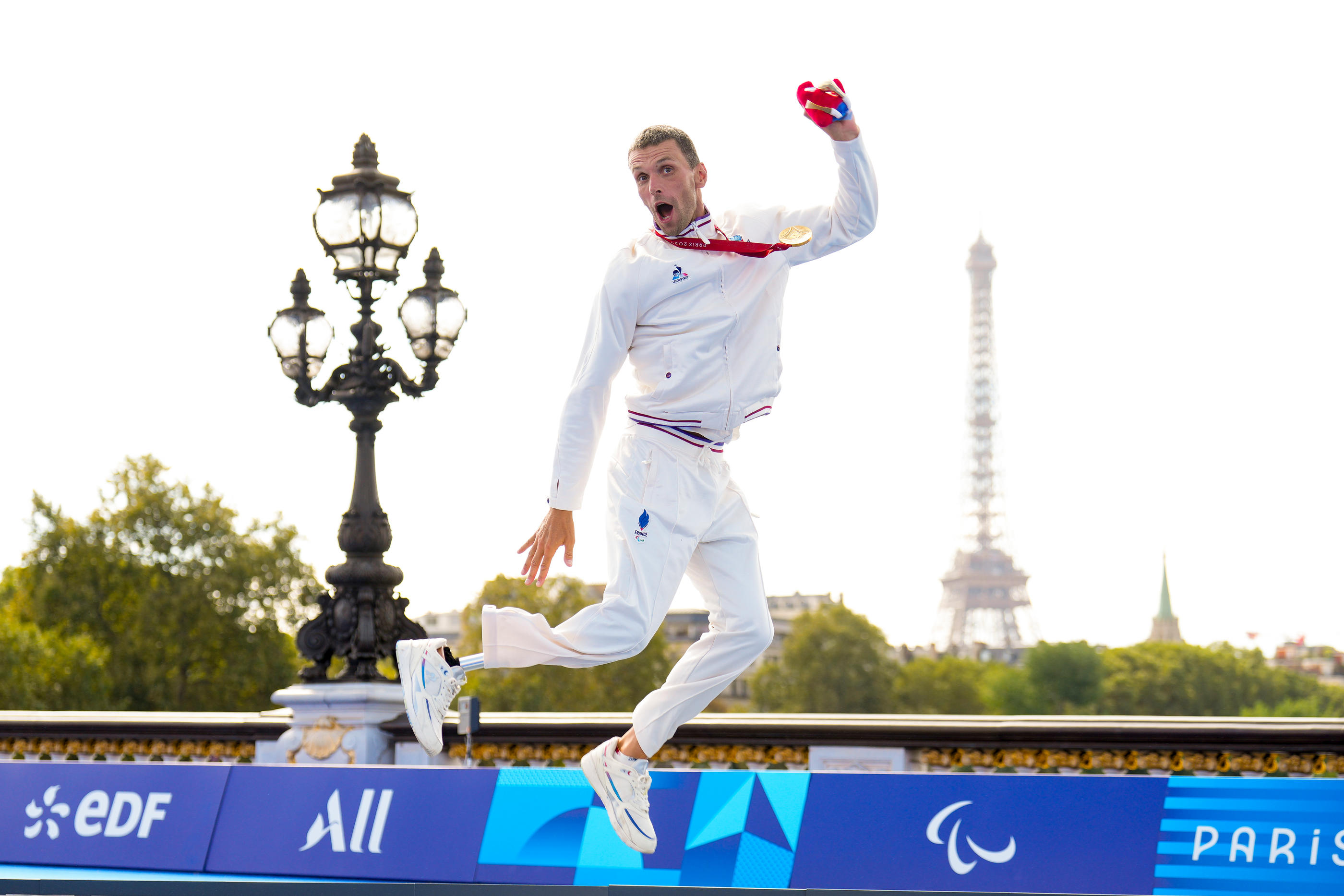 « Je ne veux pas d’habillage de ma prothèse, elle fait corps avec moi », confie Alexis Hanquinquant, double champion paralympique de triathlon. Icon Sport/Hugo Pfeiffer