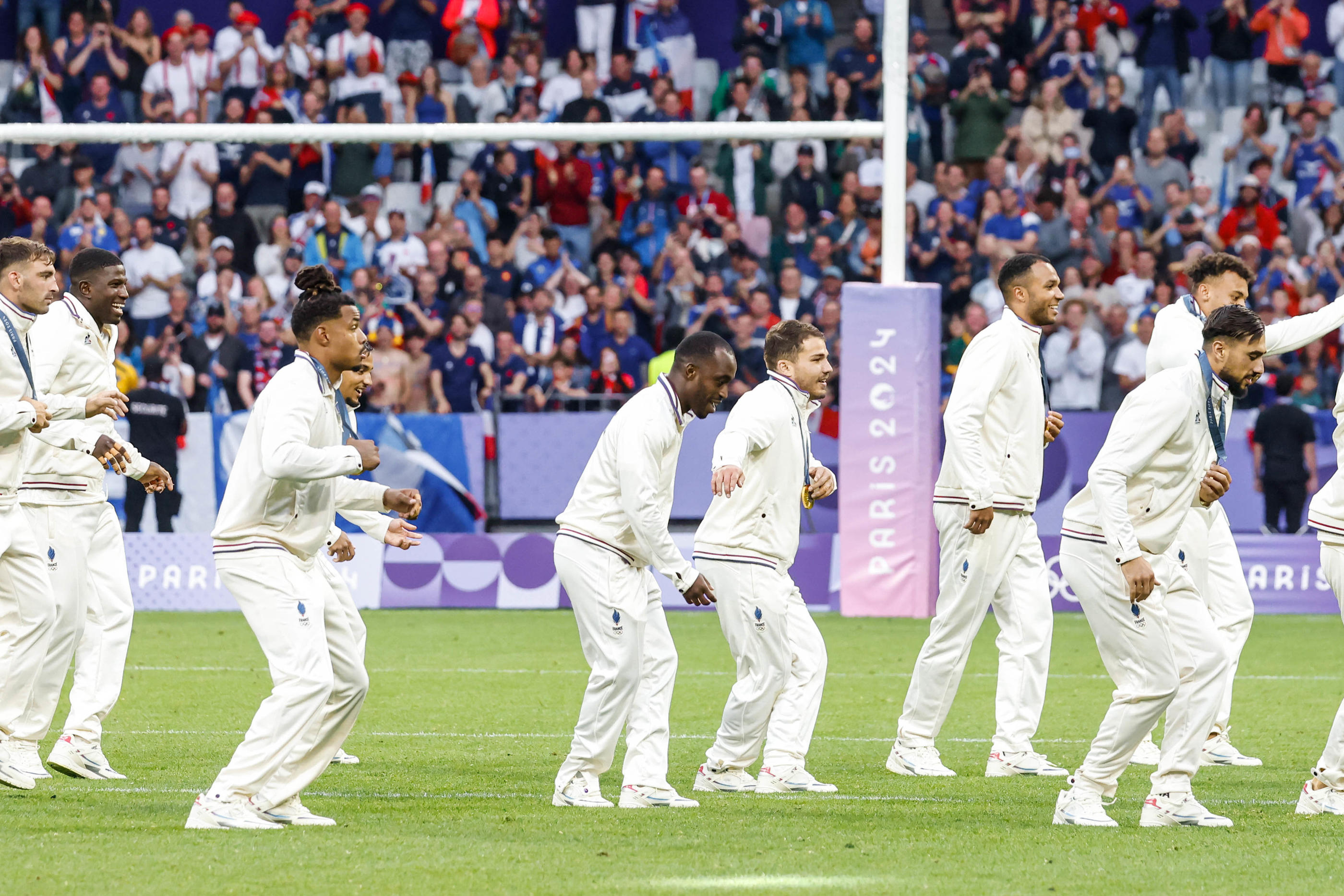 Stade de France (Seine-Saint-Denis), ce samedi 27 juillet. L'équipe de France a remporté la médaille d'or en rugby à 7, célébrant le titre en dansant sur «Miami» de Will Smith. LP/Olivier Corsan