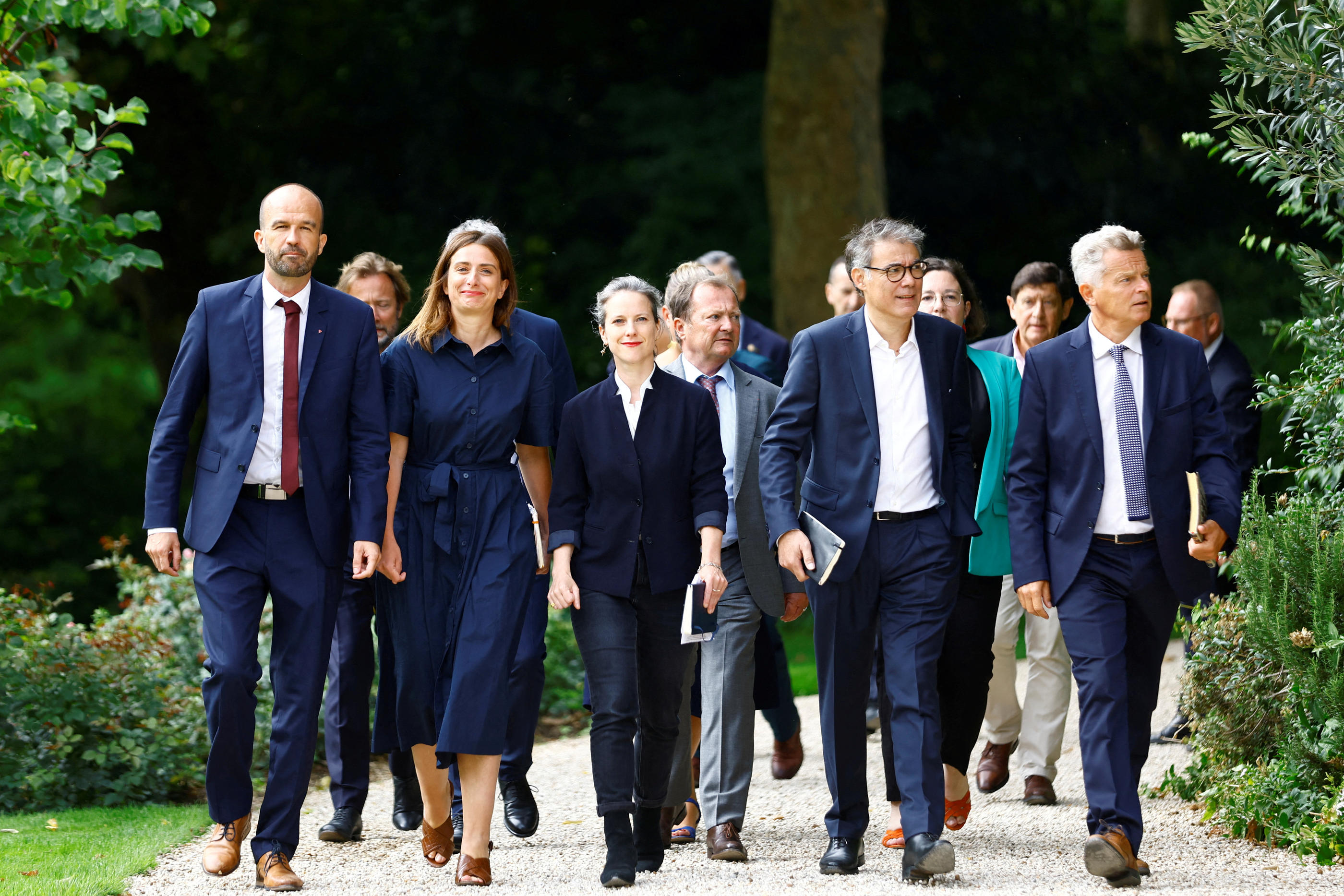 Après un été à réclamer en vain que le Nouveau Front populaire, arrivé en tête au deuxième tour des législatives, accède au pouvoir, la gauche a fait savoir qu'elle censurera le gouvernement de Michel Barnier. REUTERS/Abdul Saboor