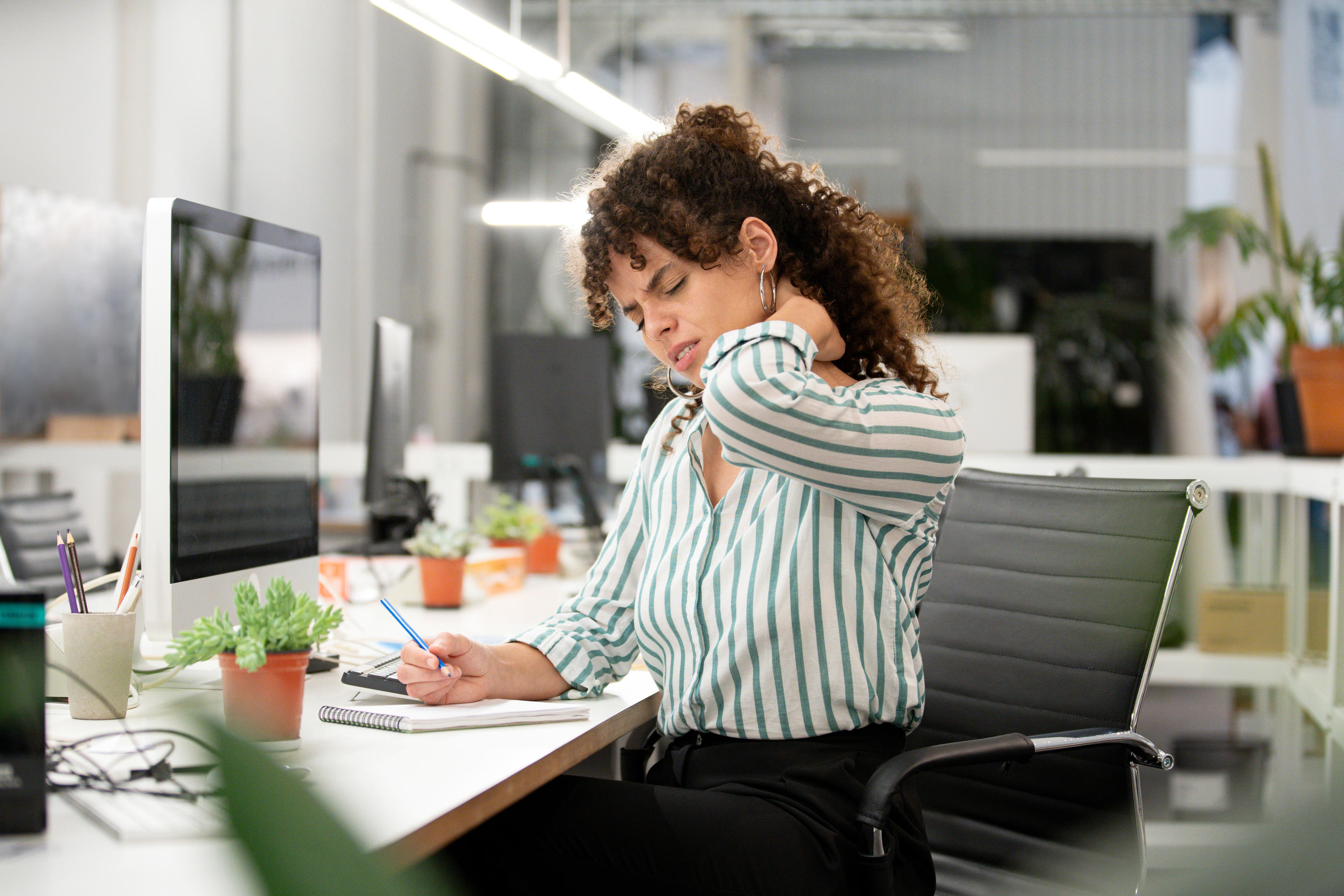 86 % des salariés se plaignent de troubles musculosquelettiques liés au travail, dont une majorité de douleurs au dos, selon une étude de l’Ifop effectuée en 2022. IStock