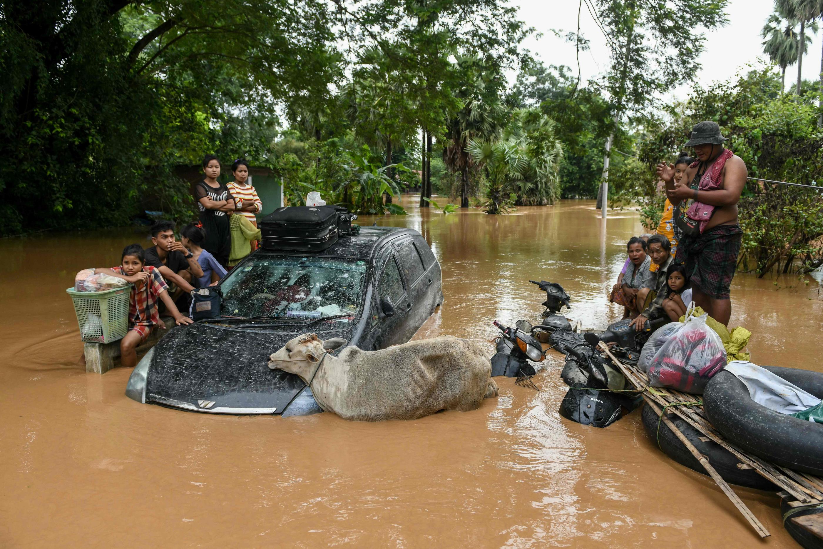 Des milliers d'habitants de Birmanie sont contraints de quitter leur habitation après les inondations provoquées par un typhon. AFP/Sai Aung MAIN