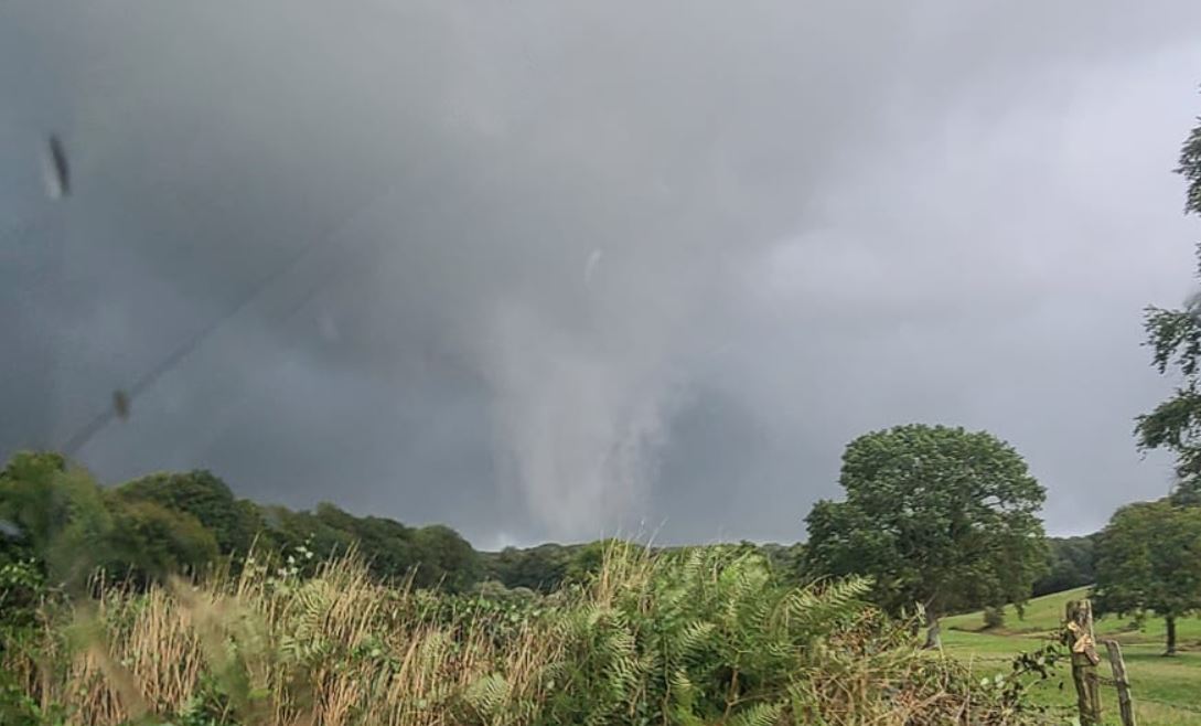 Cette tornade a touché terre sur les communes de Saint-Clair-de-Halouze, du Châtellier et de La Chapelle-au-Moine. Météo Basse-Normandie