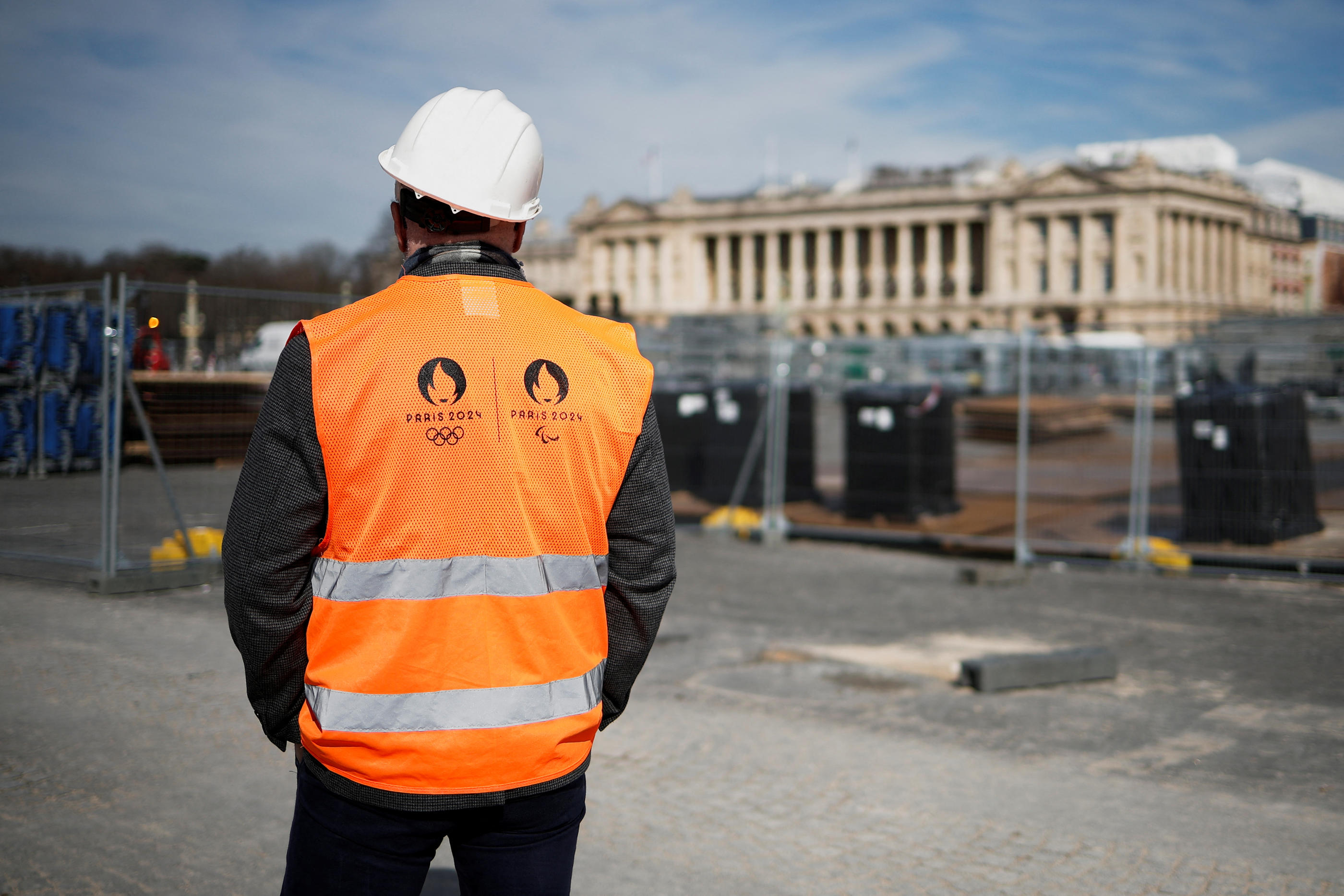 Place de la Concorde (ici le 14 mars), comme partout à Paris et en Île-de-France, l'installation des sites olympiques a commencé, avant la grande fête (et son lot de restrictions de circulation) de cet été. REUTERS/Benoit Tessier