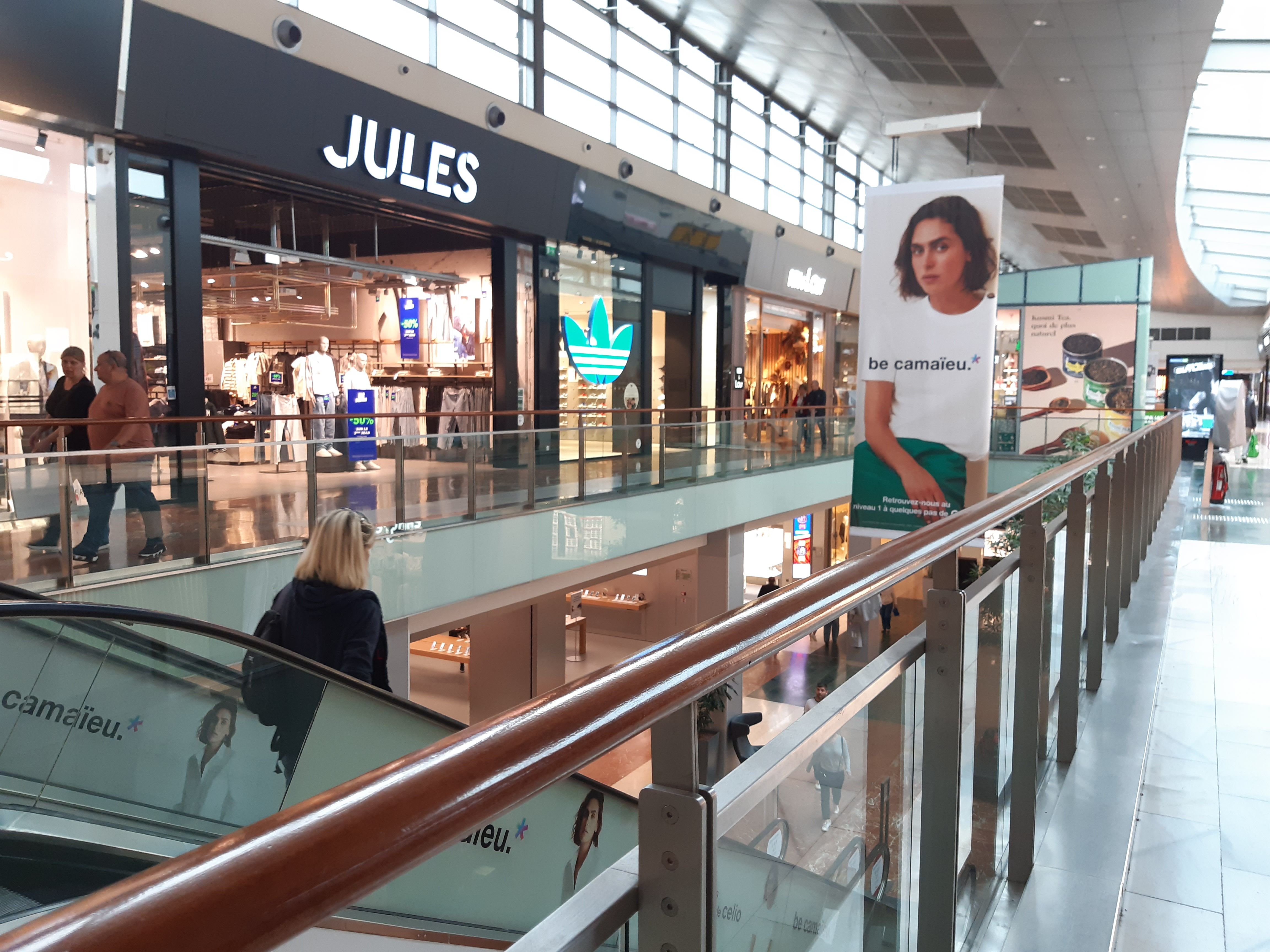 Vélizy-Villacoublay, le 3 septembre. De nouvelles enseignes, comme Be Camaïeu, Bexley ou encore Pull and Bear débarquent au centre commercial. LP/Véronique Beaugrand