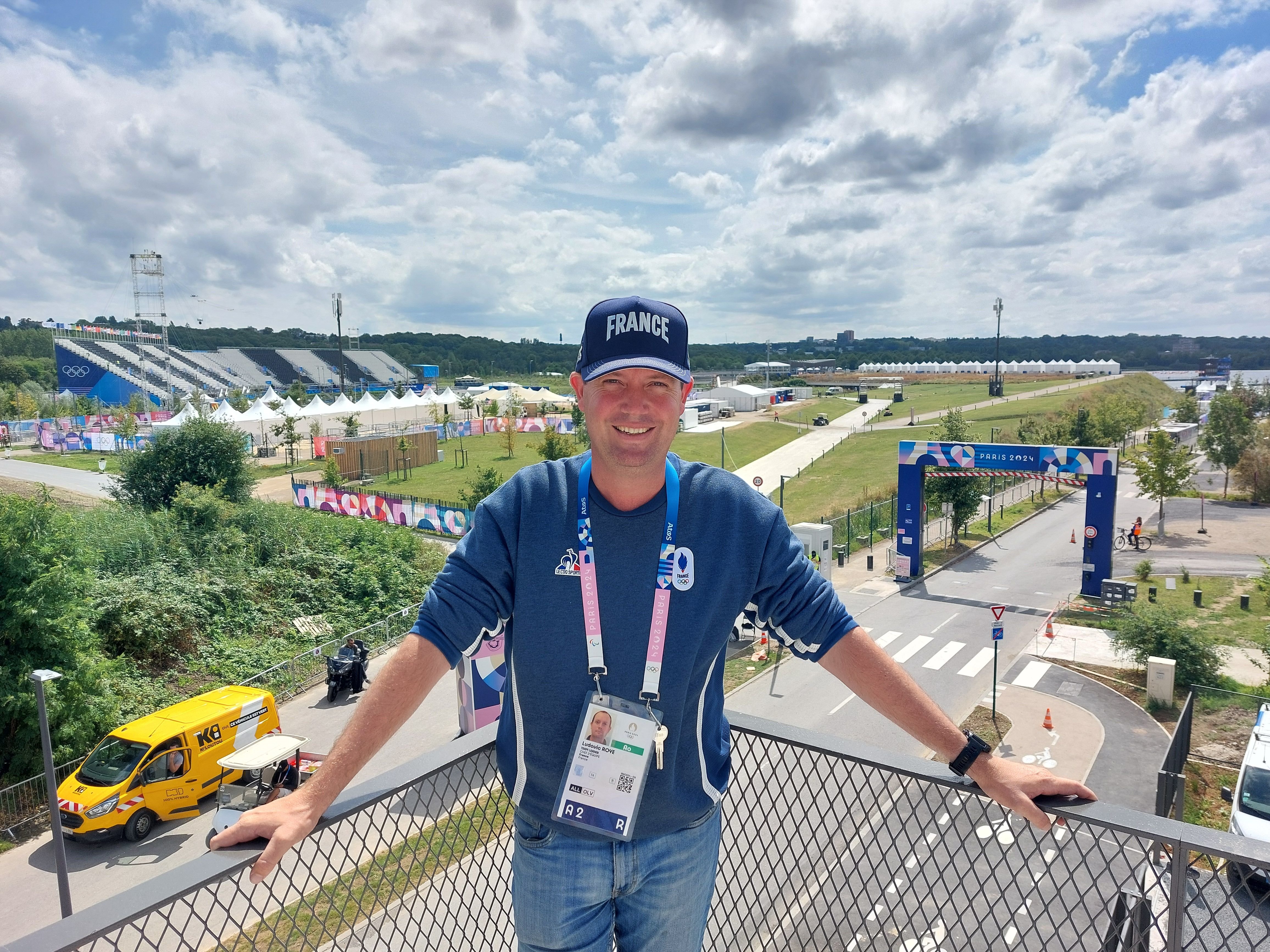 Vaires-sur-Marne (Seine-et-Marne), le 23 juillet. Le directeur technique national de la fédération française de canoë-kayak, Ludovic Royé, ici sur le toit- terrasse de la nouvelle Maison des sports de pagaie. LP/Sophie Bordier