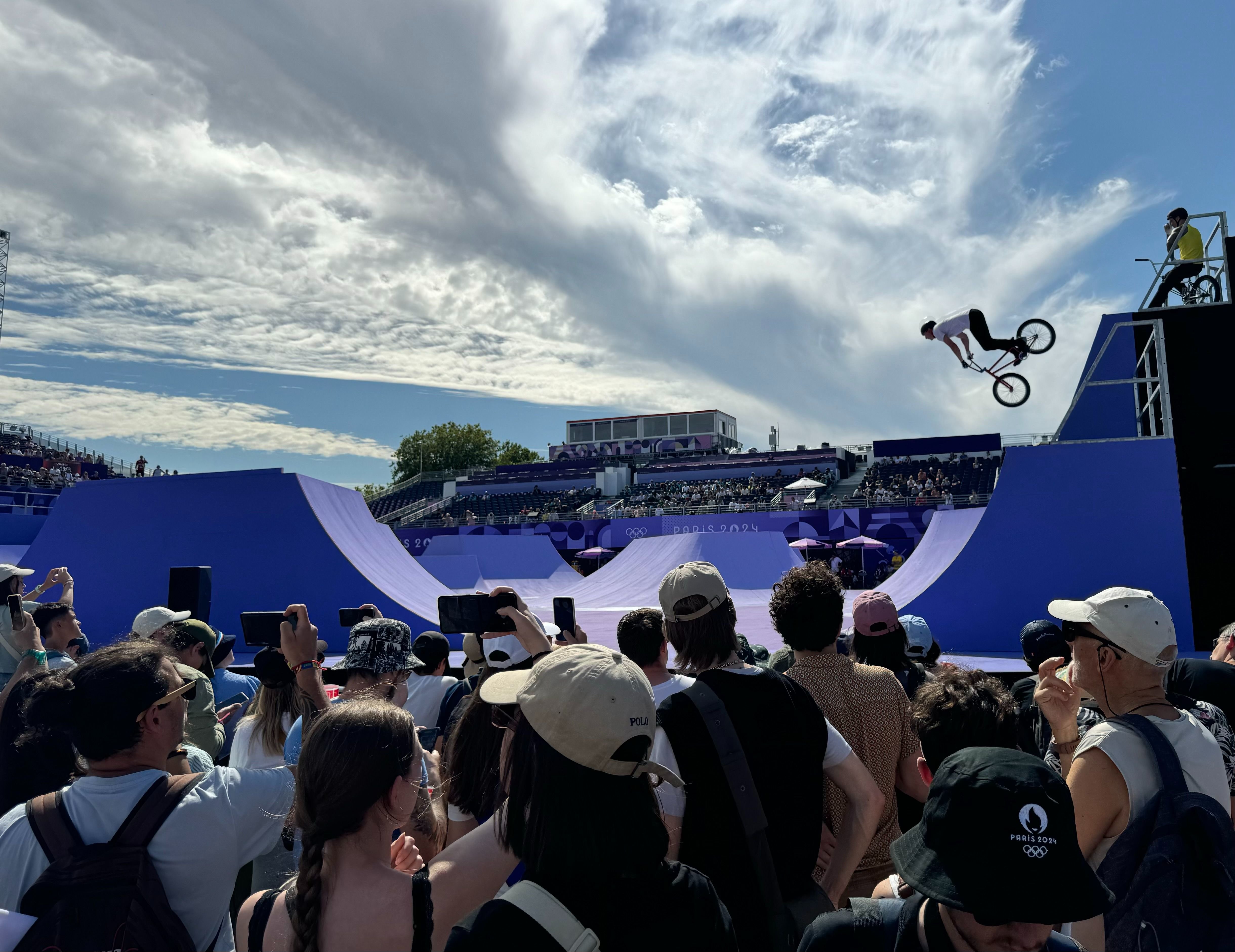 Place de la Concorde (VIIIe), ce dimanche 28 juillet. Les premiers spectateurs du Parc Urbain ont découvert plusieurs disciplines : BMX, skateboard et basket 3x3. LP/Paul Abran