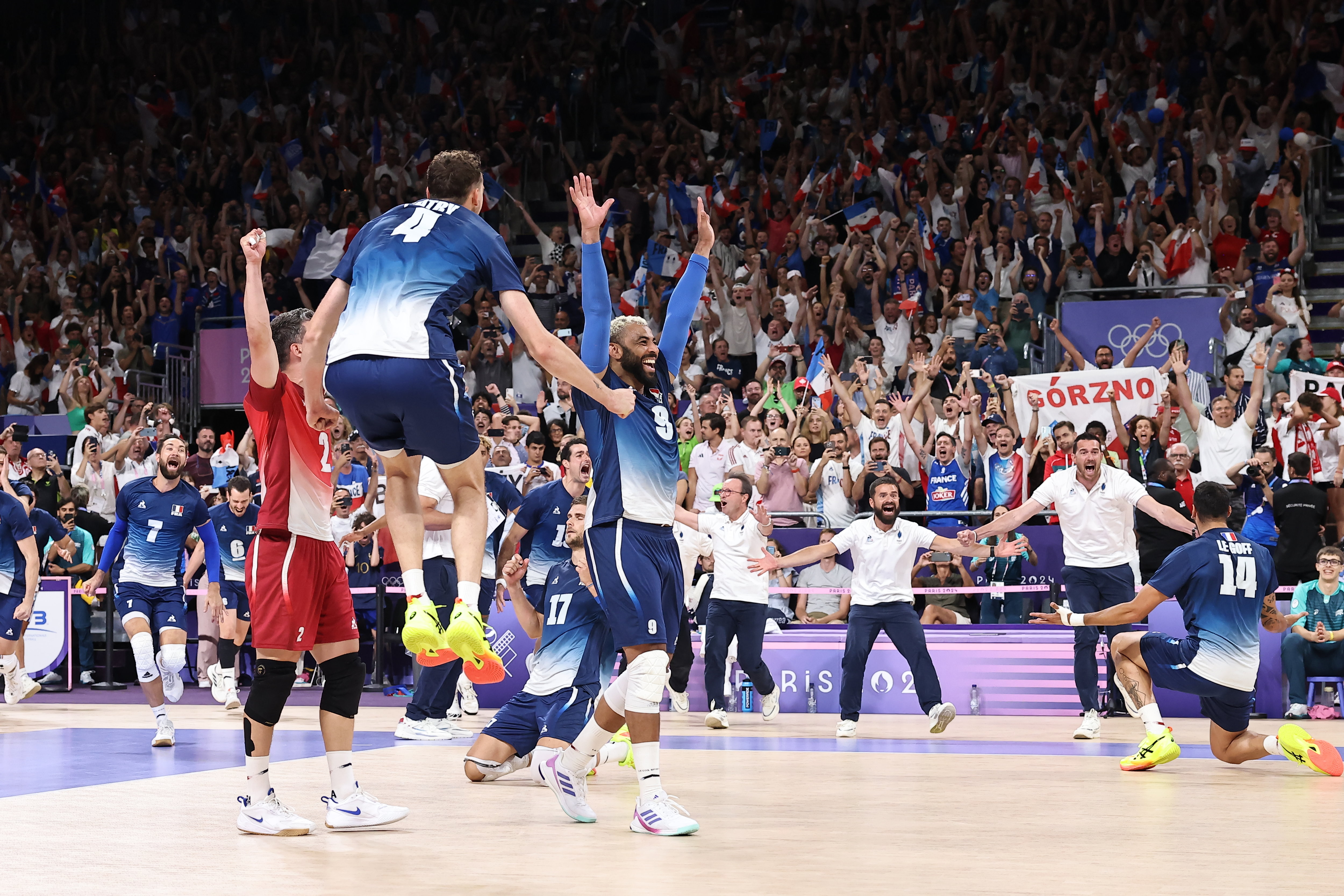 L'équipe de France a balayé la Pologne (3-0) samedi en finale de ses JO et conserve son titre. Historique ! LP/Fred Dugit