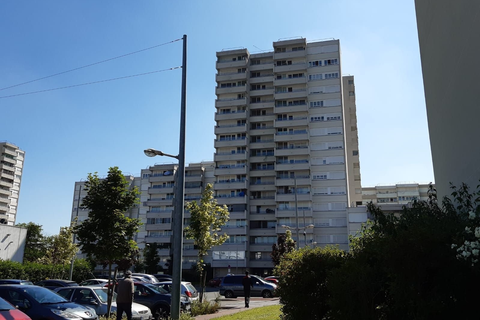 Meaux, rue Blériot. Tentative de meurtre par balles dans la nuit du jeudi au vendredi à 1h40. La victime a reçu 8 balles et a été hospitalisée consciente (pronostic vital non engagé). LP/Guénaèle Calant