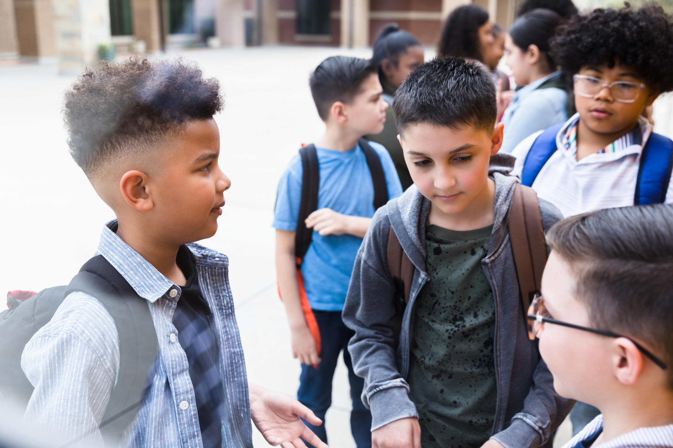 Les spécialistes que nous avons interrogés l'assurent : les enfants et les adolescents voient bien le racisme, peuvent bien sûr le ressentir, et en souffrir (Illustration). Istock