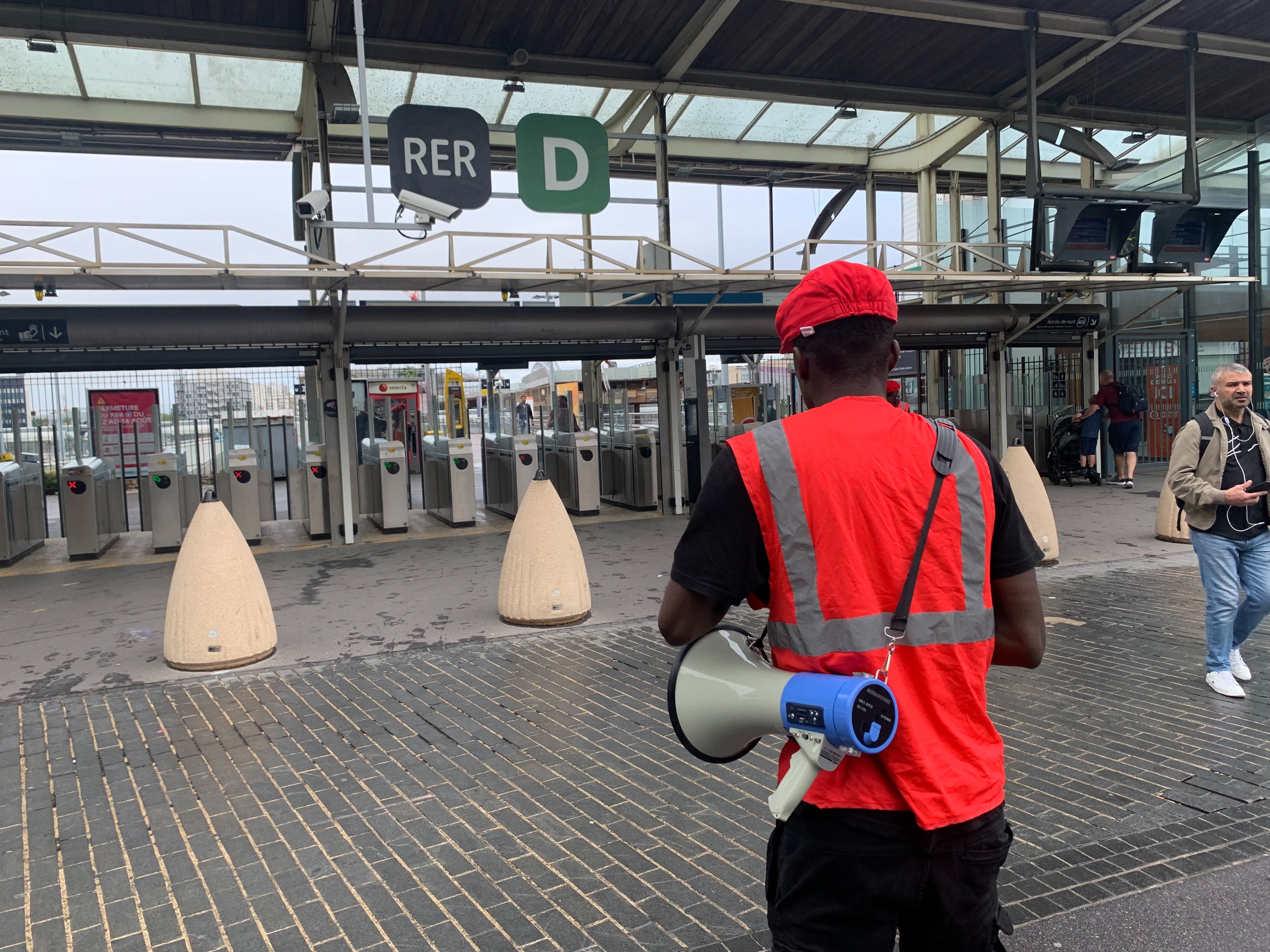 Saint-Denis (Seine-Saint-Denis). La gare RER D du Stade de France est située à environ 5 minutes de marche de plus que celle du RER B. Mais ses trains sont en général bien moins chargés. LP/Antoine Margueritte