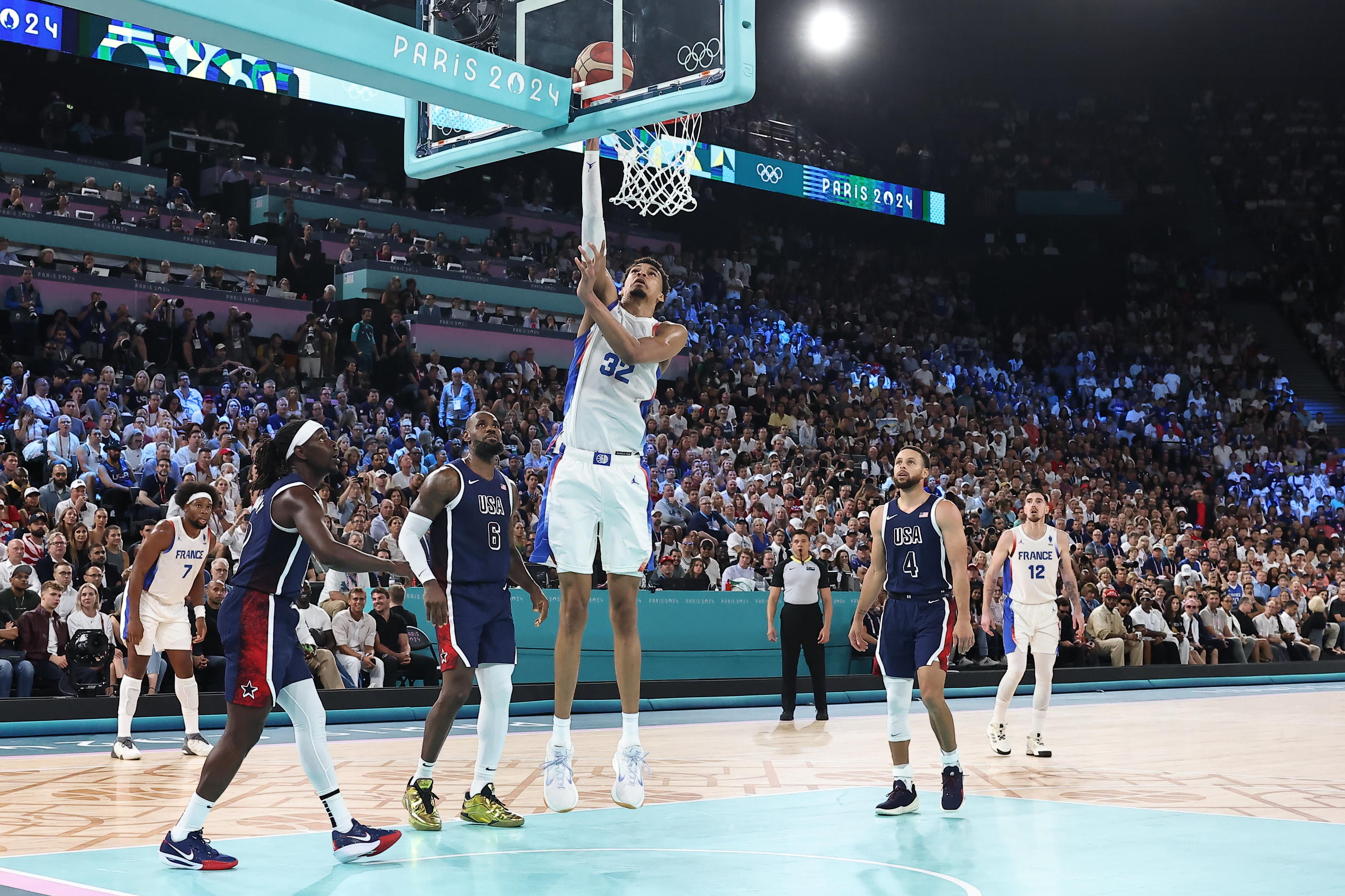 Guerschon Yabusele (à gauche), Lebron James, Victor Wembanyama et Steph Curry figurent dans le cinq majeurs du tournoi olympique. LP / Fred Dugit