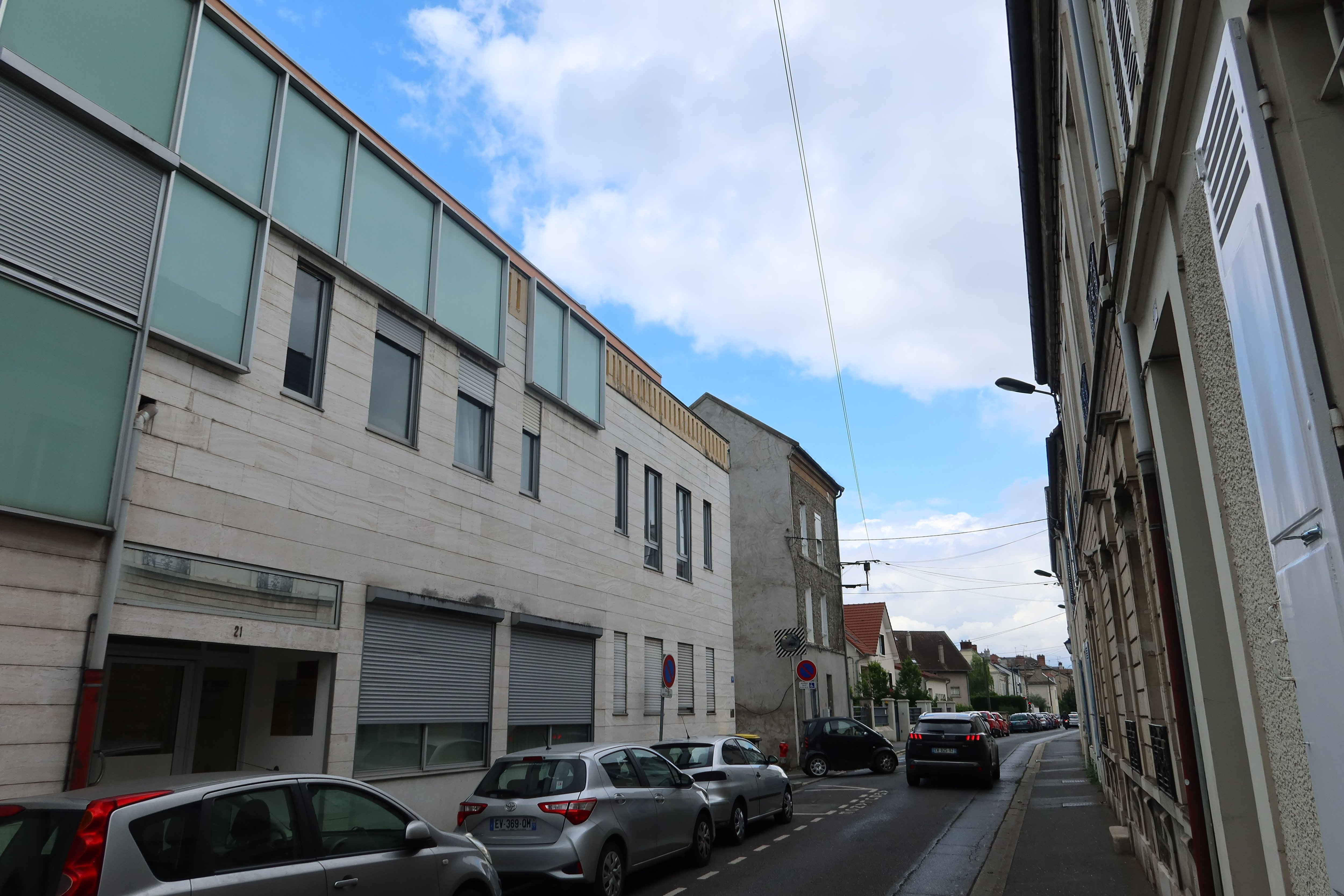 Meaux, vendredi 12 juillet 2024. Un homme de 46 ans a perdu la vie dans la nuit de jeudi à vendredi en tombant du troisième étage d'un immeuble situé à l'entrée de la rue Saint-Faron. LP/Sébastien Roselé