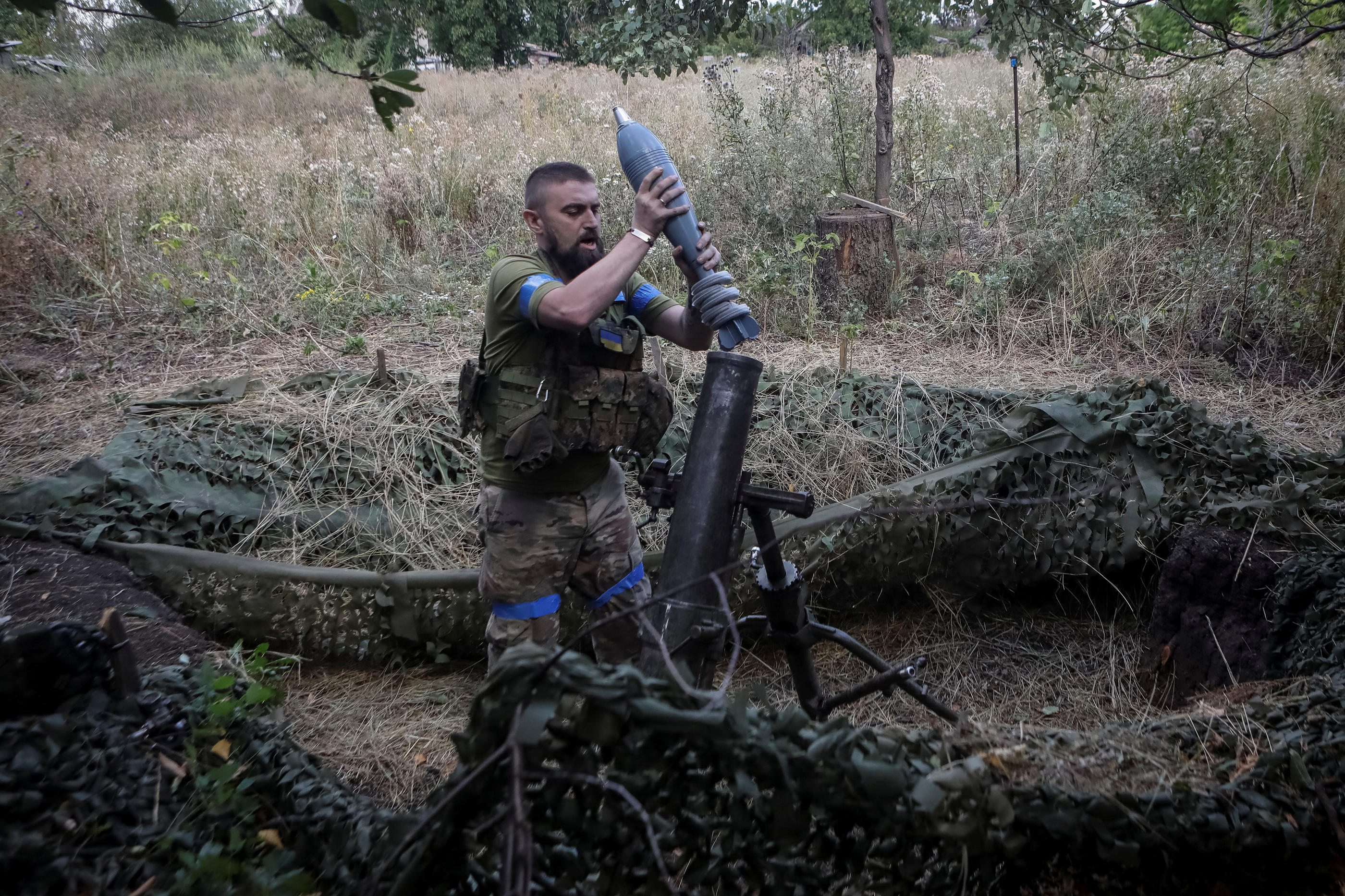 Un soldat ukrainien près de la ligne de front avec la Russie dans la région de Donetsk, le 14 août 2024. REUTERS/Oleksandr Klymenko