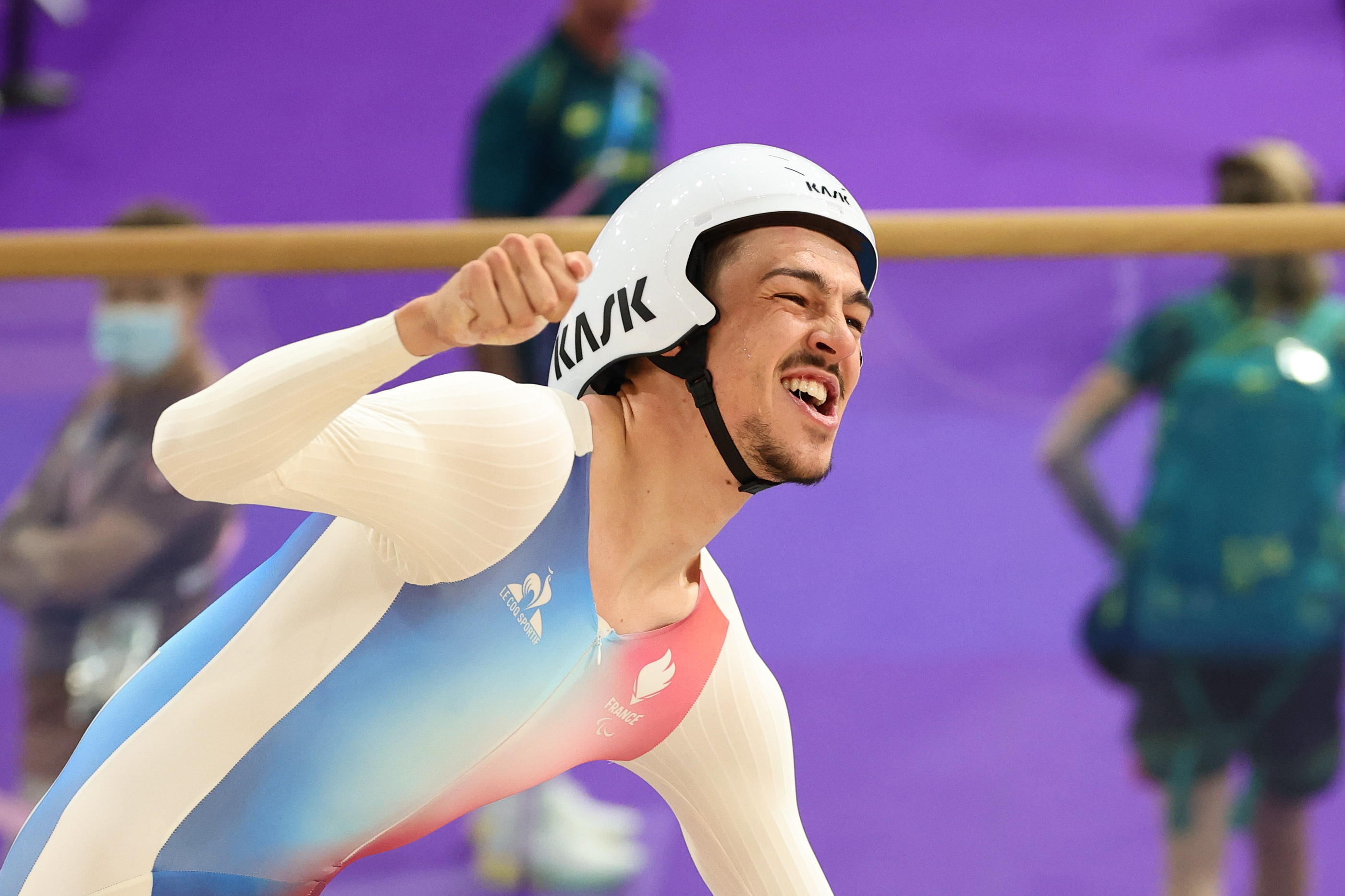 Alexandre Léauté, médaillé d'or de la poursuite individuelle 3000 m (C2) ce vendredi au Vélodrome national lors des Jeux paralympiques de Paris 2024. LP/Olivier Arandel