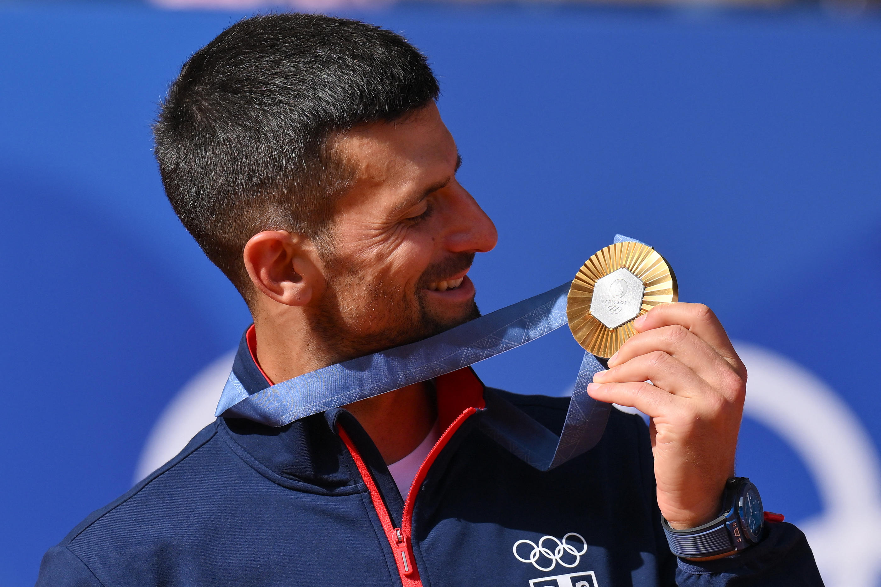 Novak Djokovic n'a pas caché sa joie après avoir remporté la médaille d'or. Icon Sport