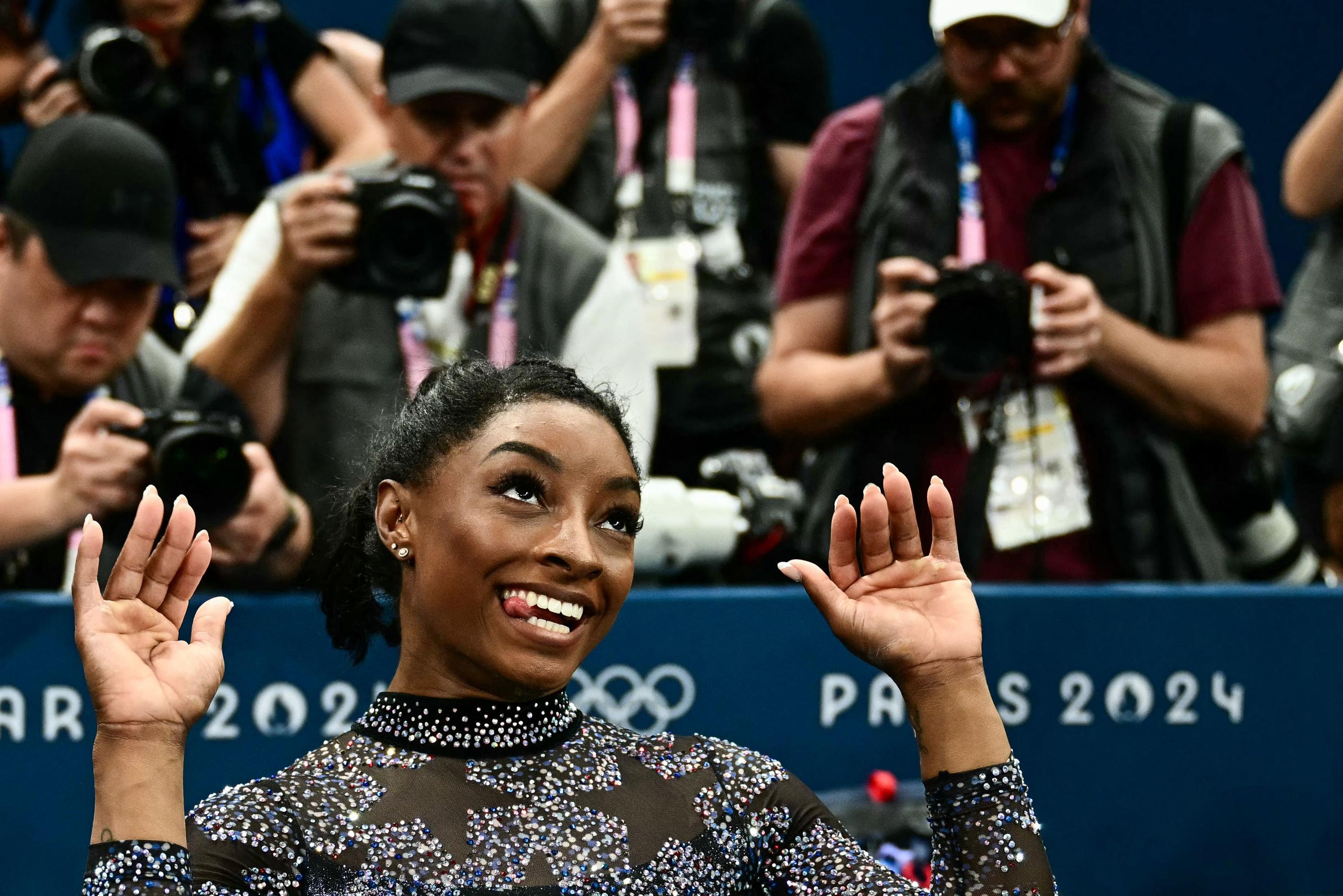 La gymnaste Simone Biles a brillé ce dimanche à l'occasion de l'épreuve de qualifications à la Bercy Arena (XIIe). AFP/Loïc Venance