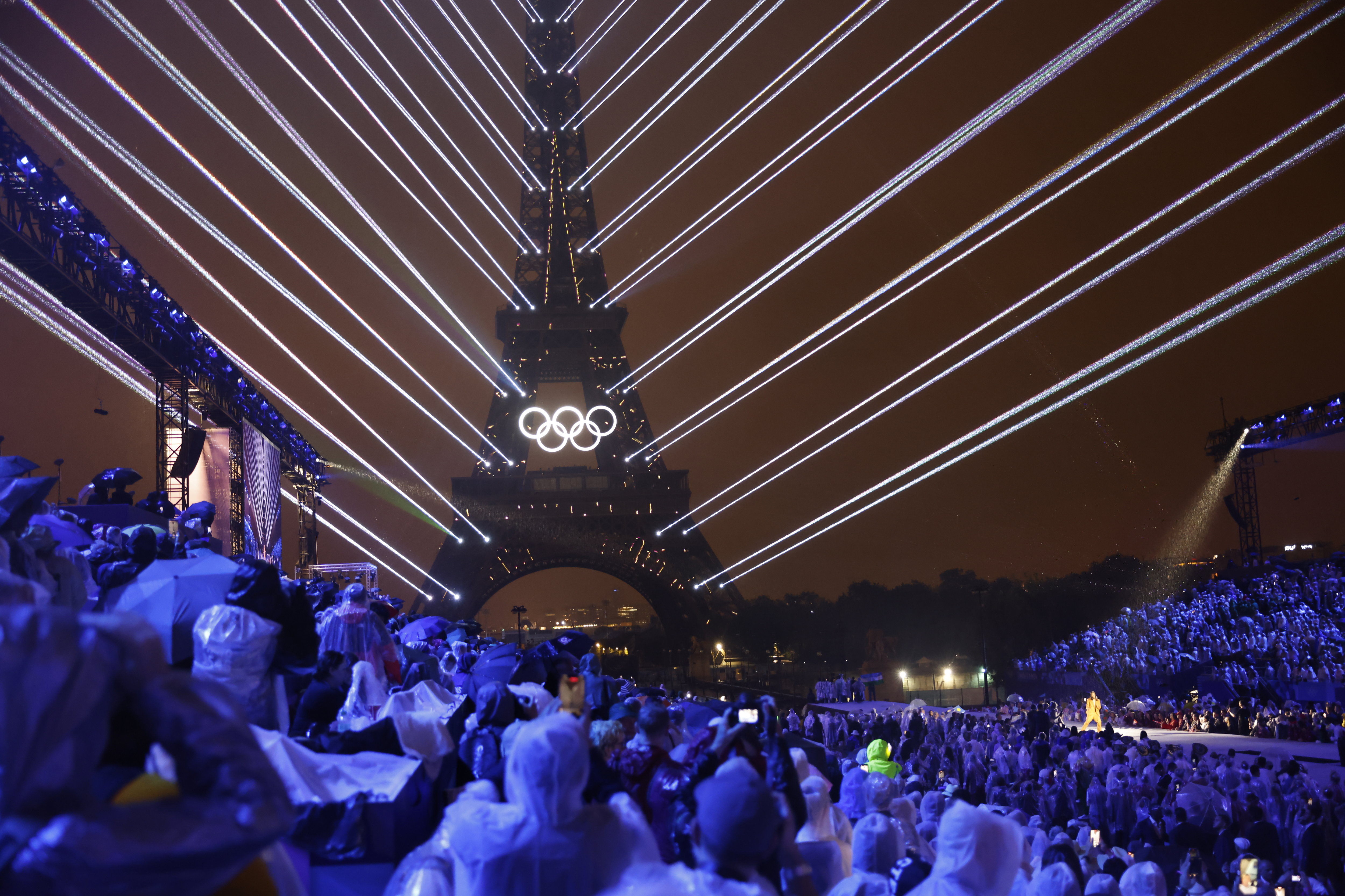 La tour Eiffel lors de la cérémonie d'ouverture des Jeux de Paris 2024. LP/Olivier Corsan