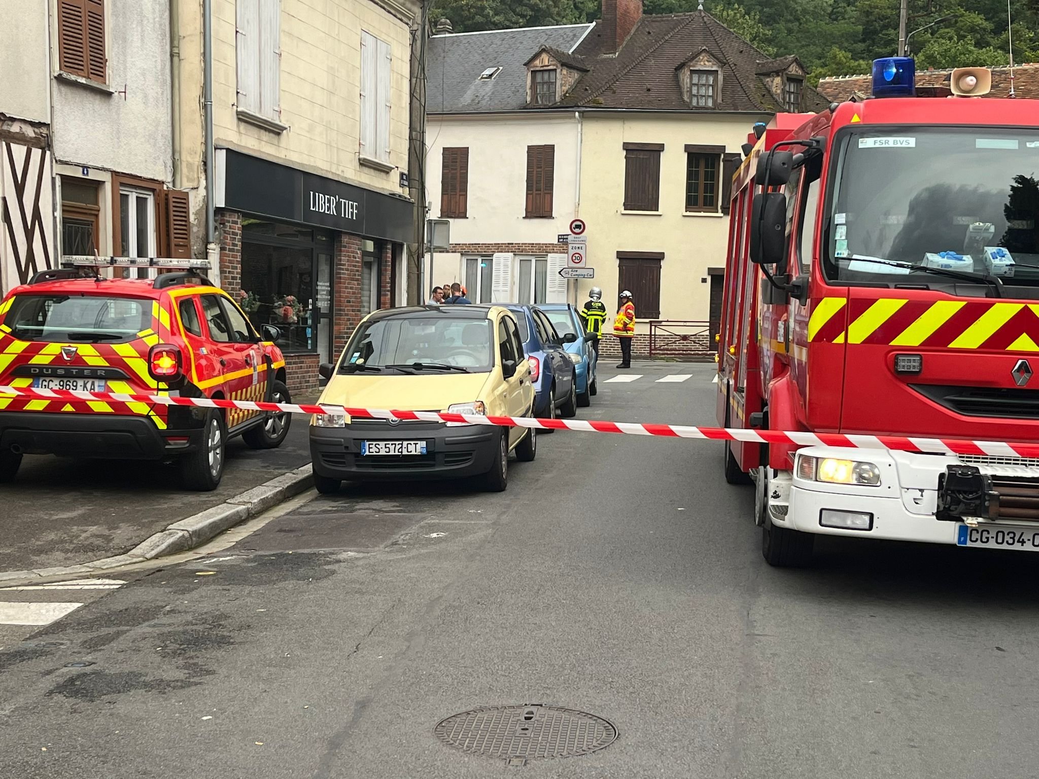 Beauvais (Oise), le 7 septembre. Accident mortel rue de Bretagne à Beauvais, un véhicule a percuté mortellement Moussa, un cuisinier de la brasserie le Lutetia.