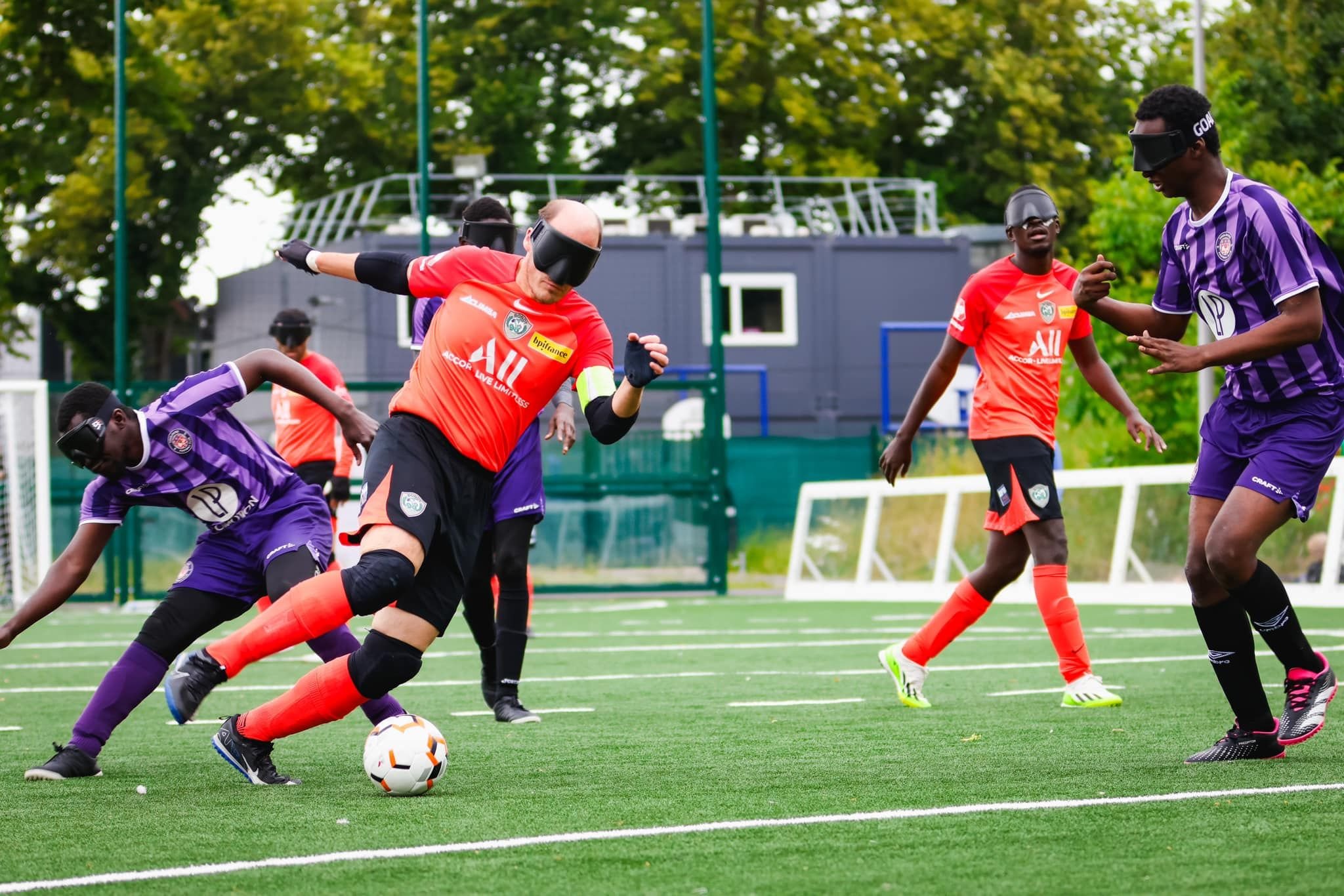 Le club de cécifoot de Bondy (ici en rouge en juin 2024) qui bénéficie d'excellentes installations d'entraînement, aura quatre représentants dans l'équipe de France paralympique. Bondy Cécifoot Club