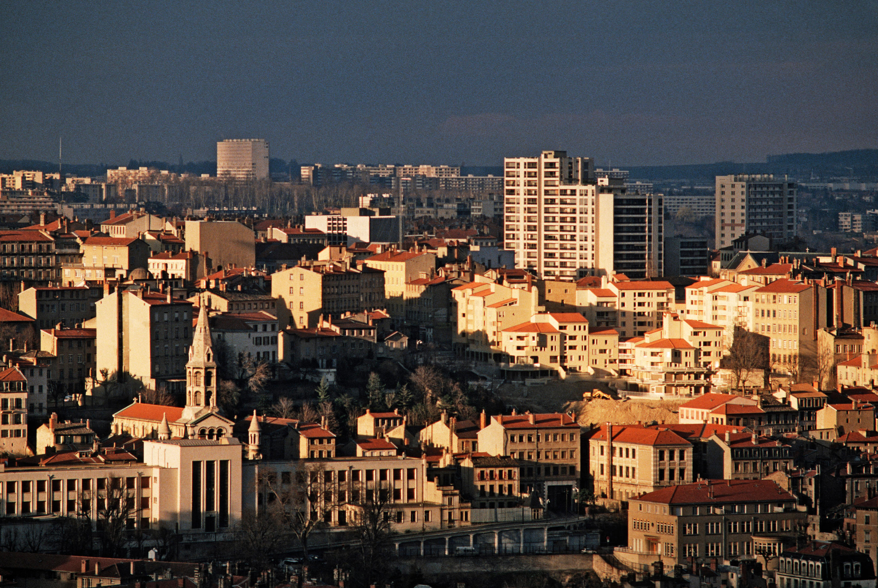 À Lyon (ici, le quartier de la Croix-Rousse vu depuis la basilique Notre-Dame-de-Fourvière), les prix continuent de fléchir comme dans de nombreuses grandes agglomérations. Aurimages via AFP/Jean Daniel Sudres