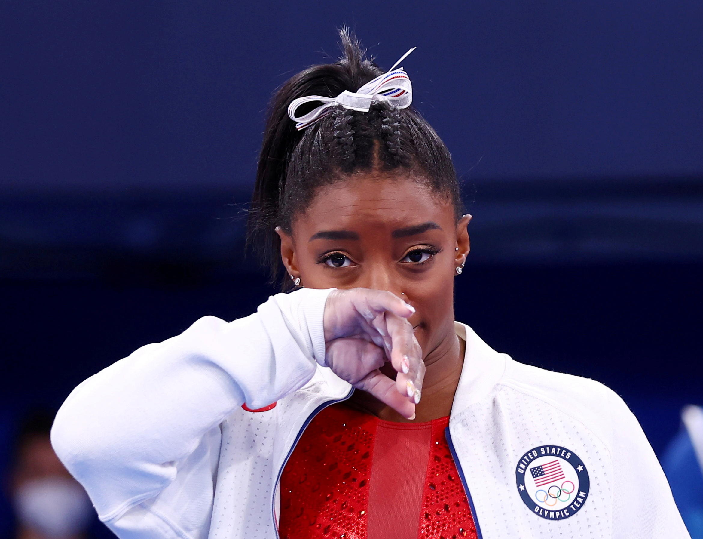 Simone Biles pendant la finale du concours général par équipes ce mardi. REUTERS/Mike Blake