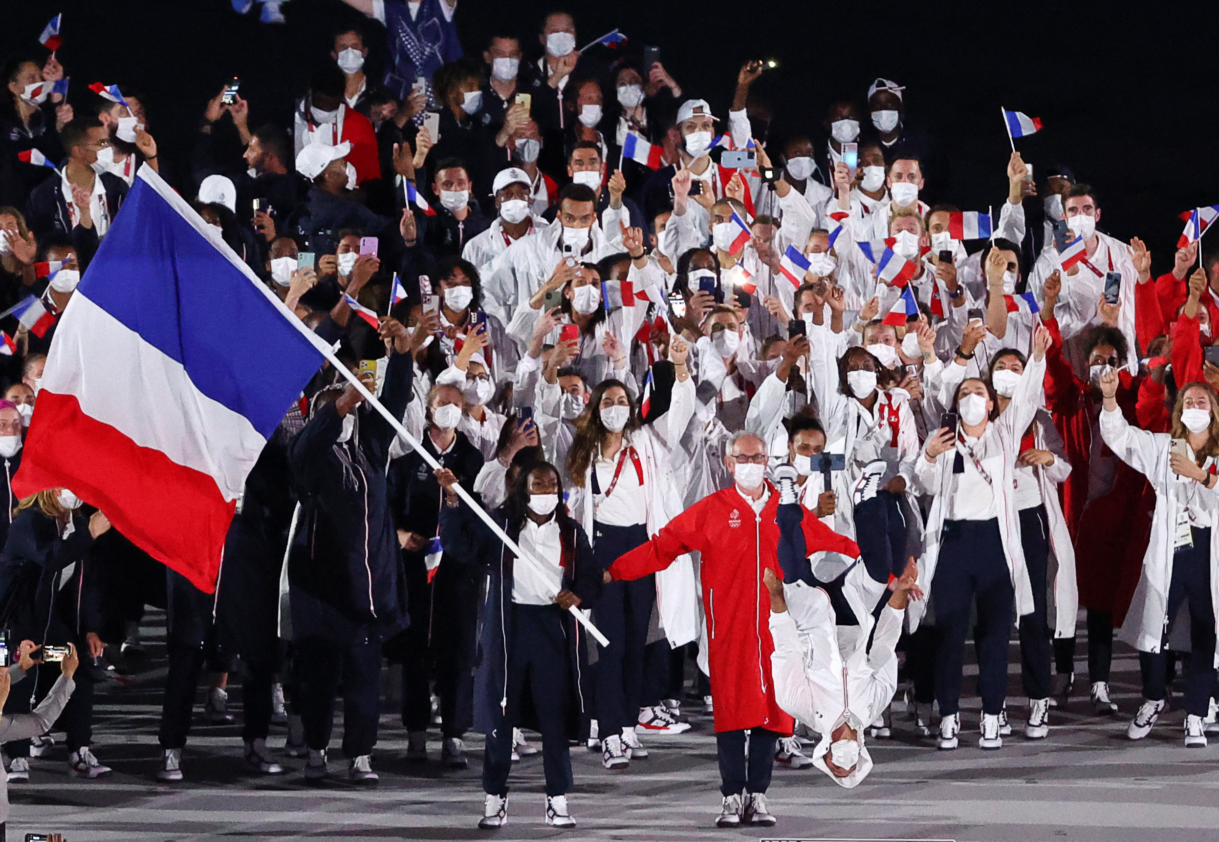 La judoka Clarisse Agbégnénou (à gauche) ne devrait vraisemblablement pas pouvoir rempiler en tête de la délégation comme en 2021 à Tokyo. Iconsport/Abacapress.com/Tass/Stanislav Krasilnikov