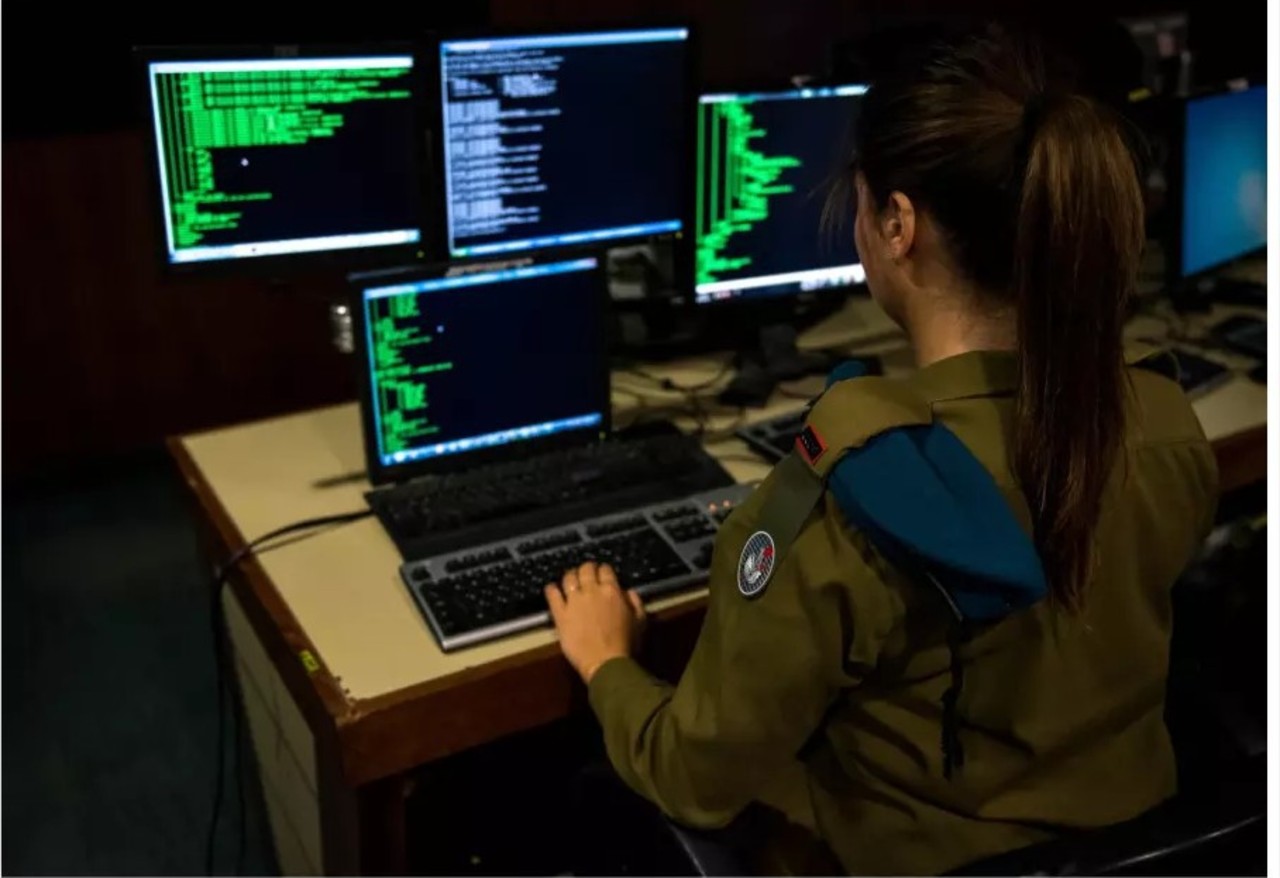 L'unité 8200 est chargée de décoder et analyser les informations obtenues par le service de renseignement. IDF Spokesperson’s Unit