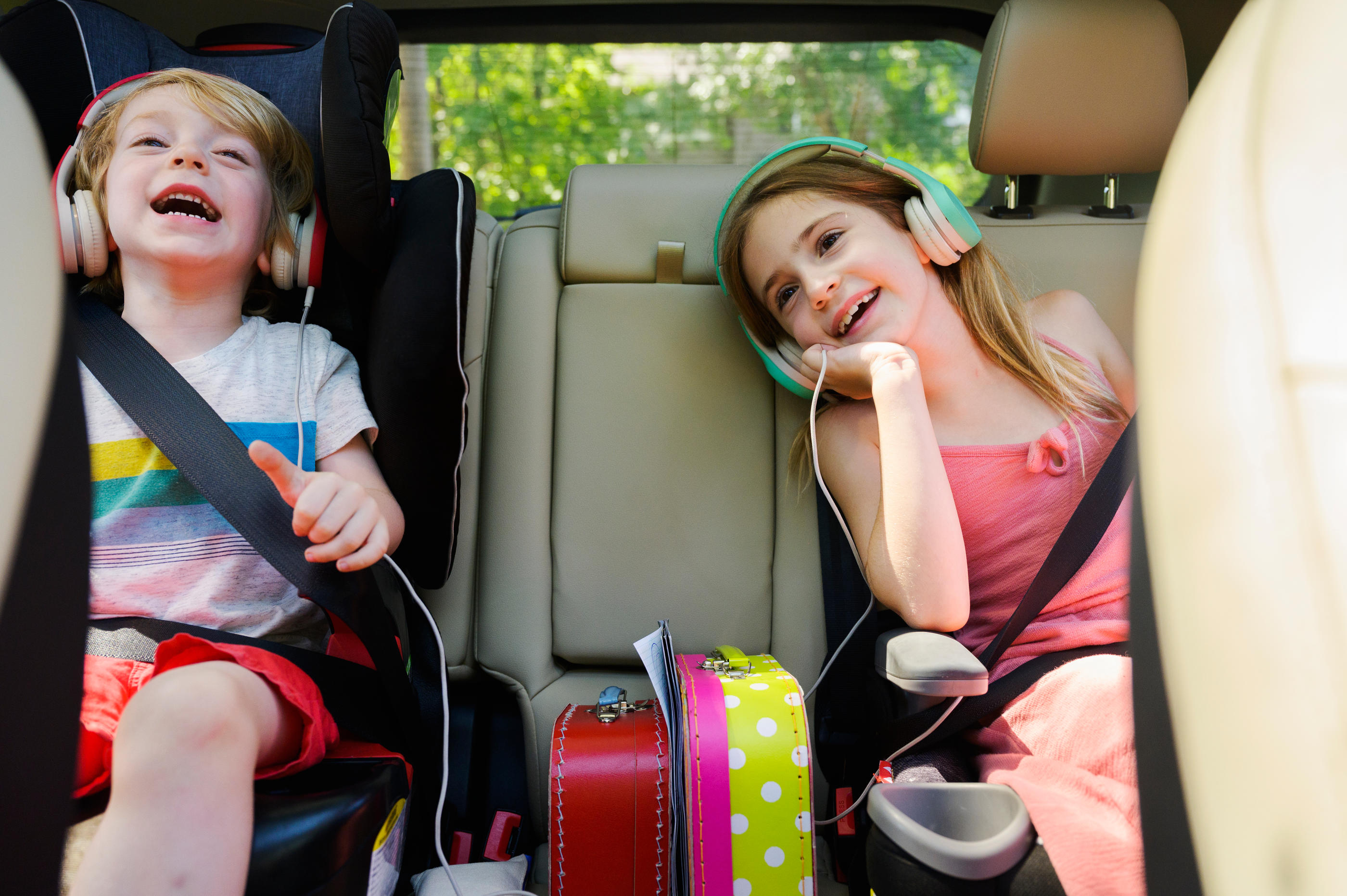 «En voiture, mes gamins sont dans leur bulle, avec leur casque, décrit cette mère de famille. Je ne connais quasiment pas leurs goûts musicaux, et eux ne s’intéressent pas aux miens. C’est dommage.» (Illustration) Istock