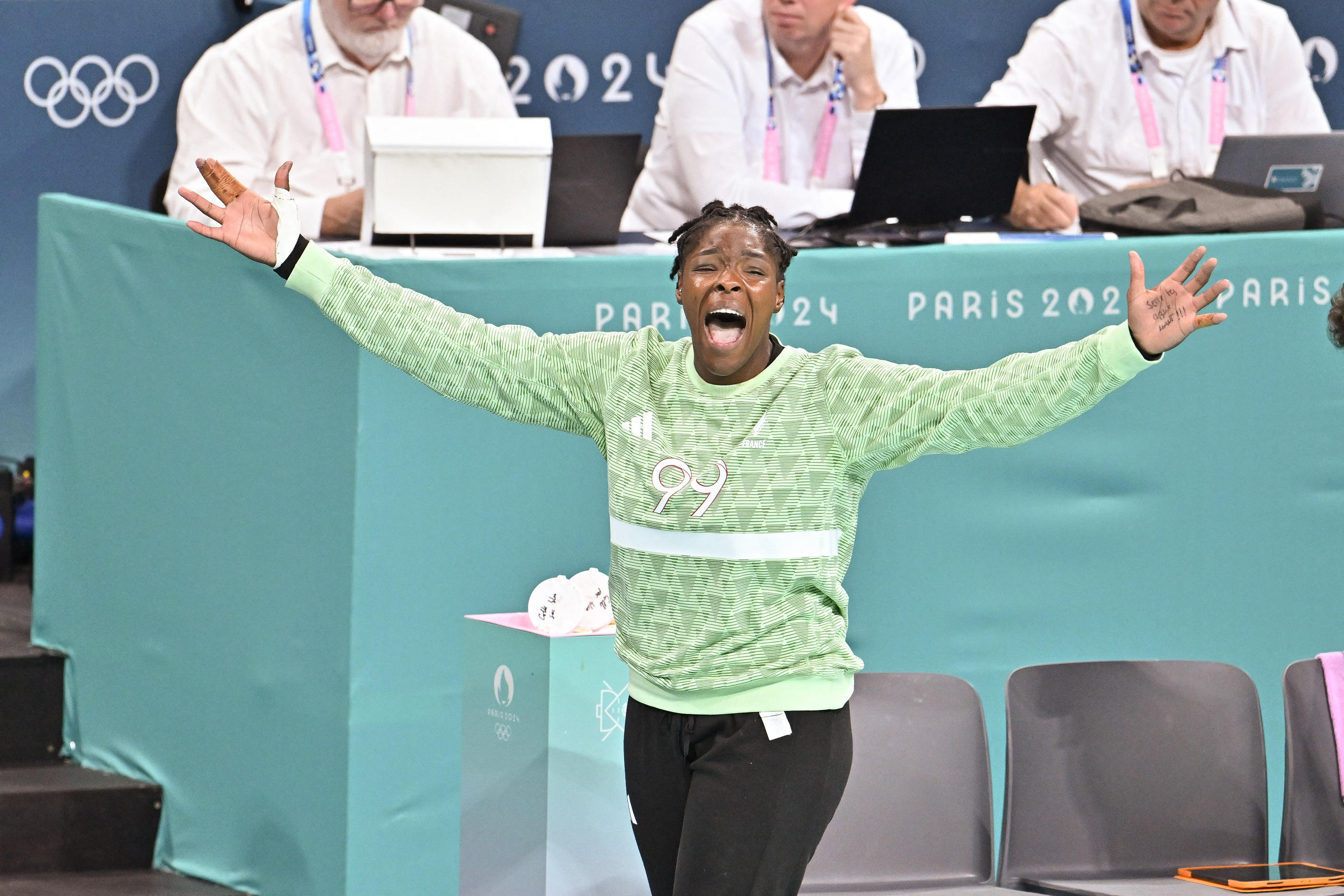 Hatadou Sako, gardienne des Bleues, est devenu une muraille infranchissable pendant la demi-finale face à la Suède. Elle a été épaulée par Cléopâtre Darleux, impériale en deuxième mi-temps. 
L.Zabulon/ABACAPRESS.COM