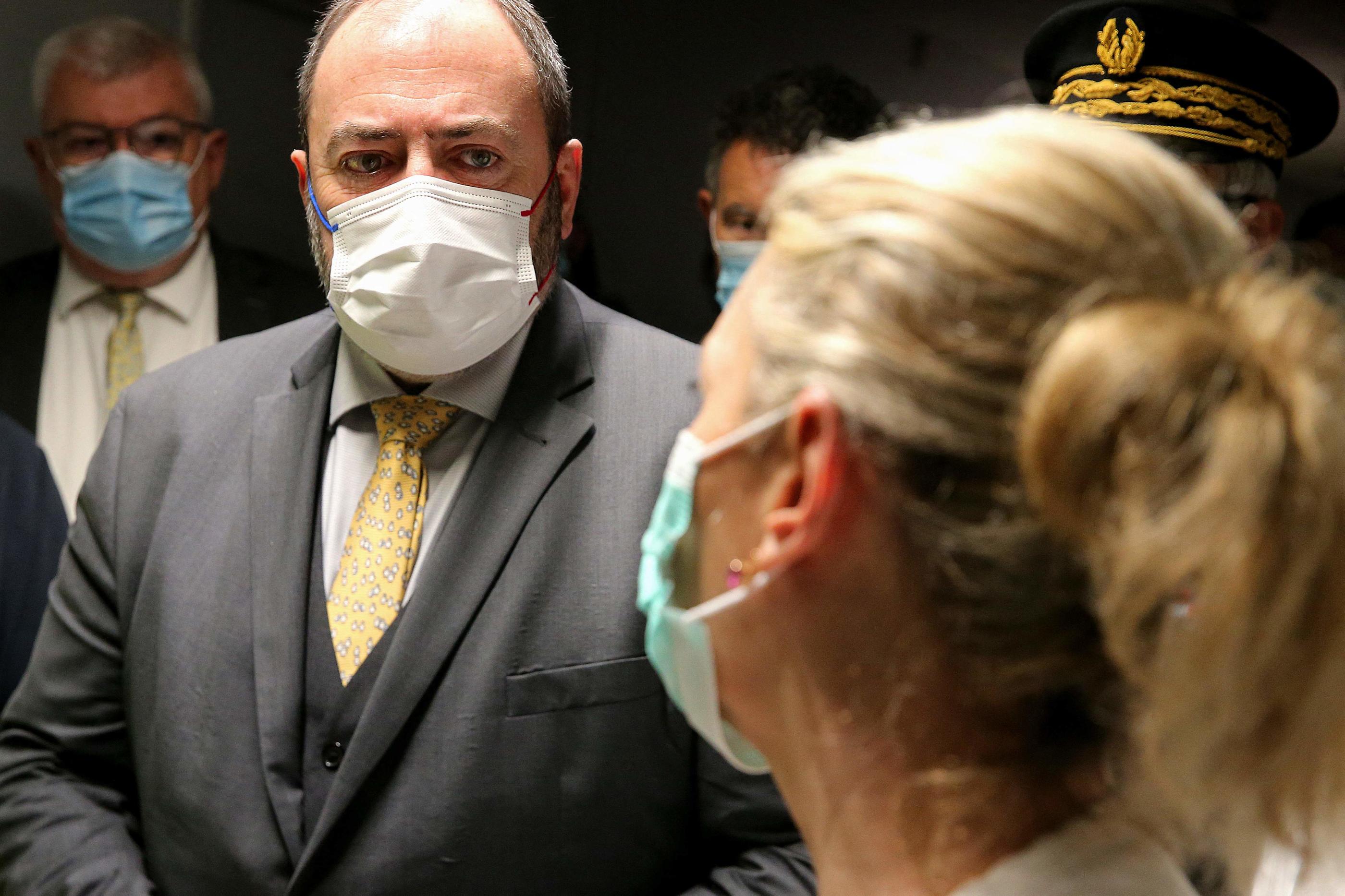 Le ministre François Braun lors d'une visite de l'hôpital d'Epernay, le 28 avril. AFP/François Nasimbeni