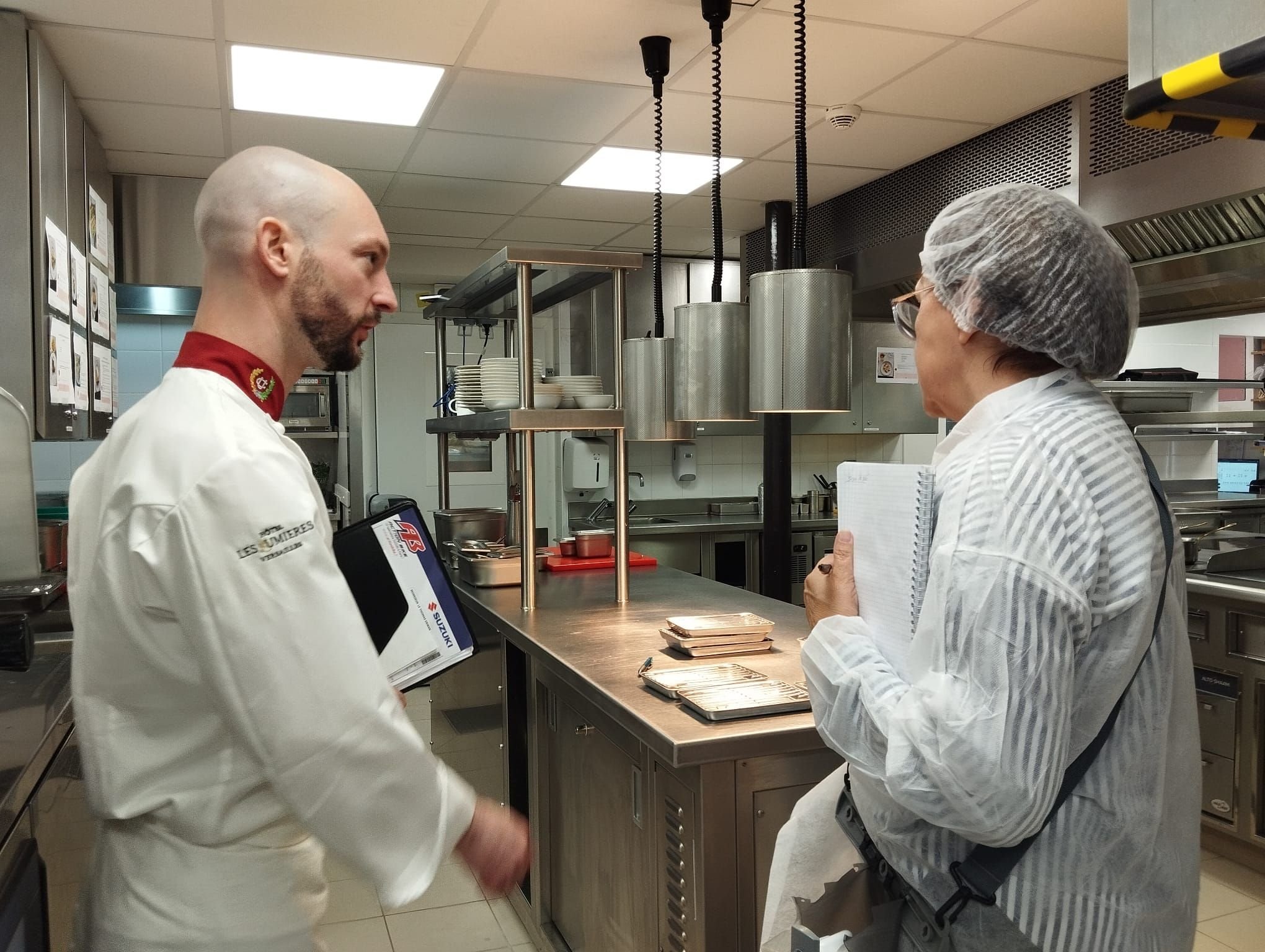 Versailles (Yvelines), jeudi 18 juillet. Les autorités sanitaires controlent aussi bien les kebabs que les établissements luxueux. LP/Mickaël Sizine