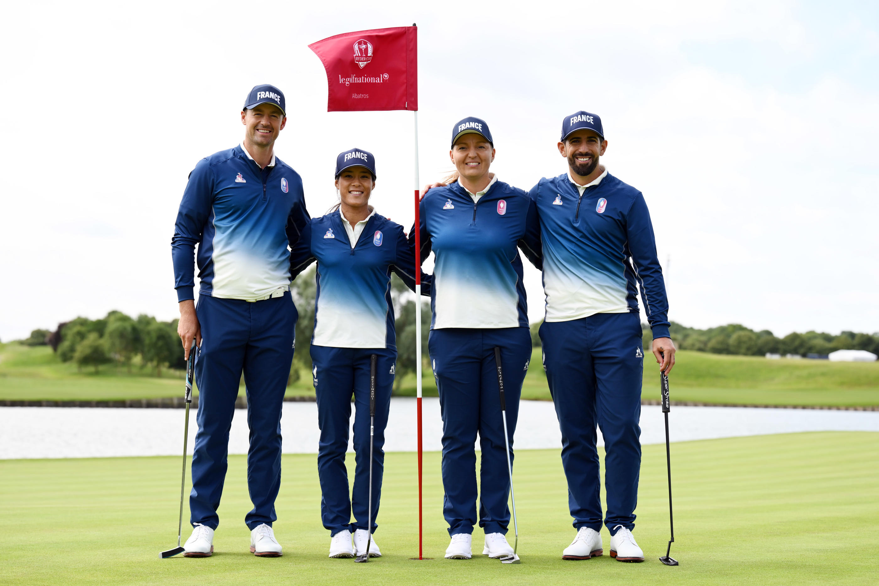 L'équipe de France de golf - Victor Perez, Céline Boutier, Perrine Delacour, et Mathieu Pavon -  évoluera à domicile sur le green de Saint-Quentin-en-Yvelines. ffgolf – P.Millereau/KMSP


photos des quatre golfeurs et golfeuses français sélectionnés aux Jeux.  
Matthieu Pavon 
Victor Perez 
Céline Boutier 
Perrine Delacour