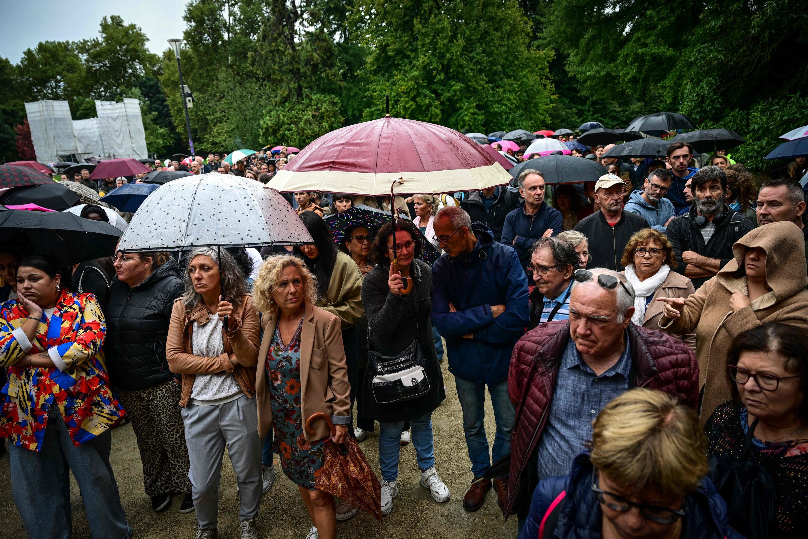 Plusieurs centaines de personnes ont marché pour rendre hommage à Lilian Dejean tué à Grenoble le 8 septembre. AFP/OLIVIER CHASSIGNOLE