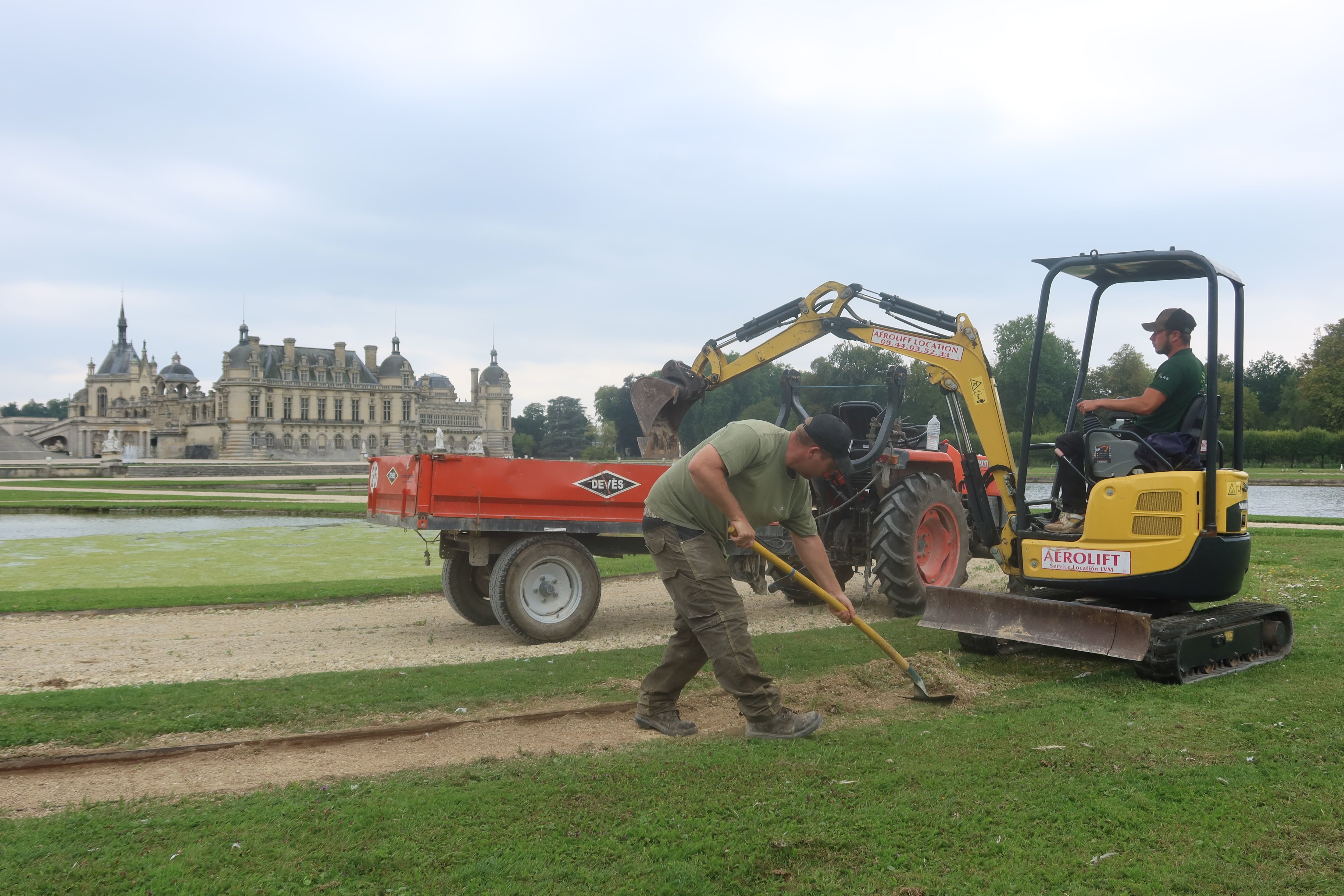 Chantilly (Oise), le 20 août. Les jardiniers du parc du château doivent composer avec les effets du réchauffement climatique pour entretenir le domaine et préserver les espèces existantes. LP/Florent Heib